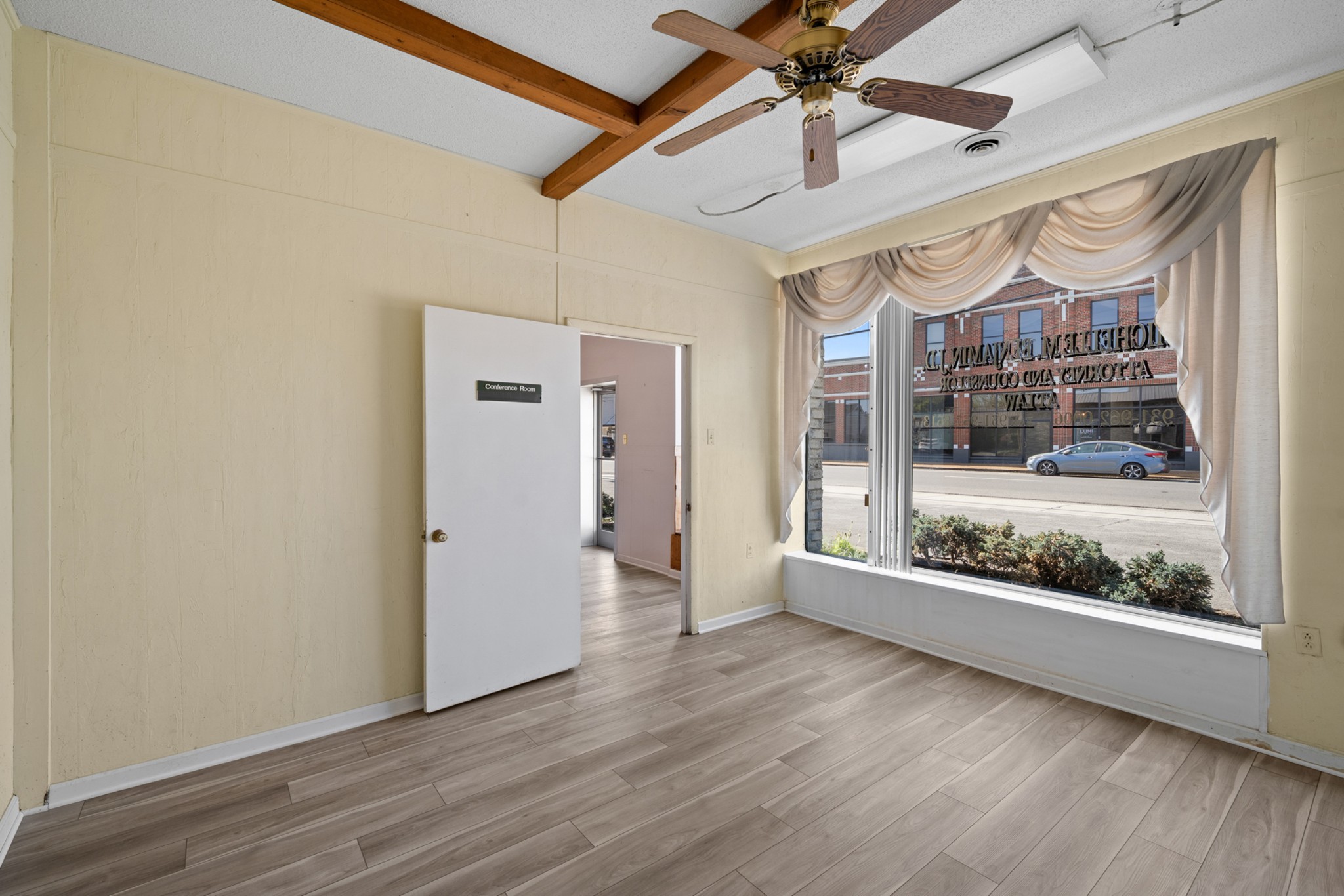 201 1st Ave, Nw Property Photo 9