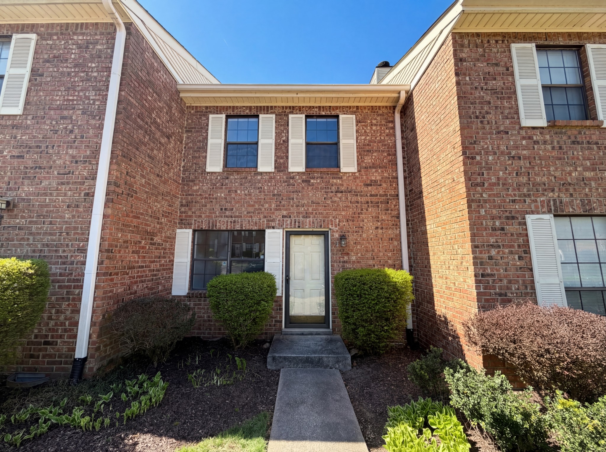 211 Thistle Ln Property Photo 1