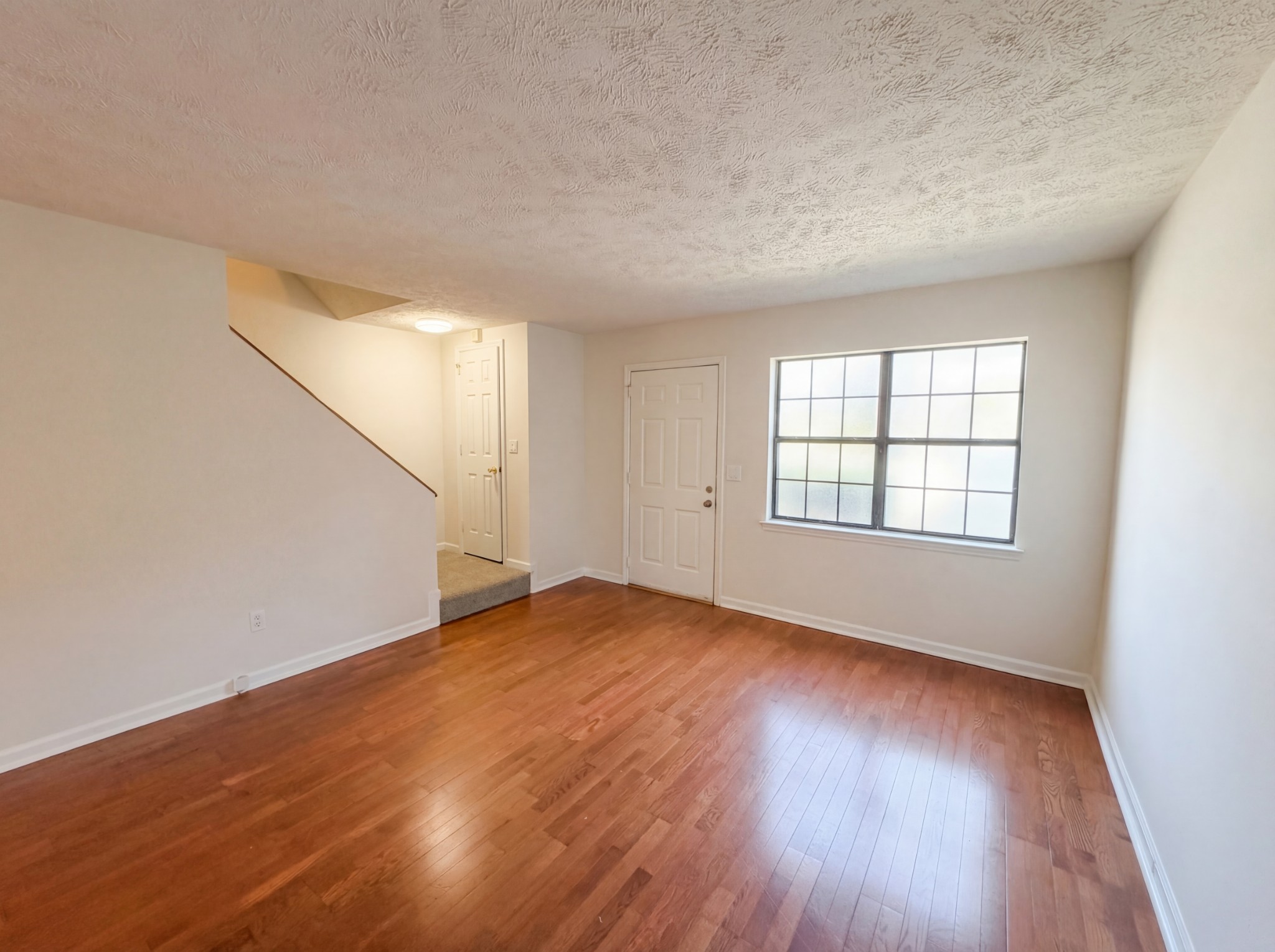 211 Thistle Ln Property Photo 4