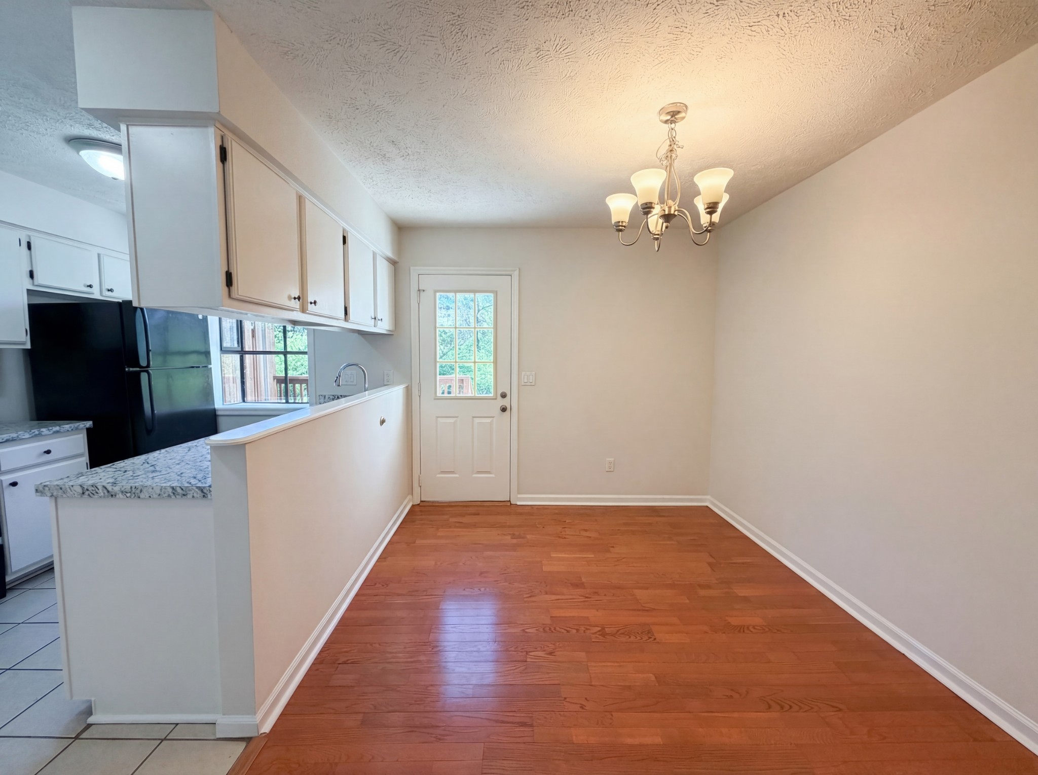 211 Thistle Ln Property Photo 5