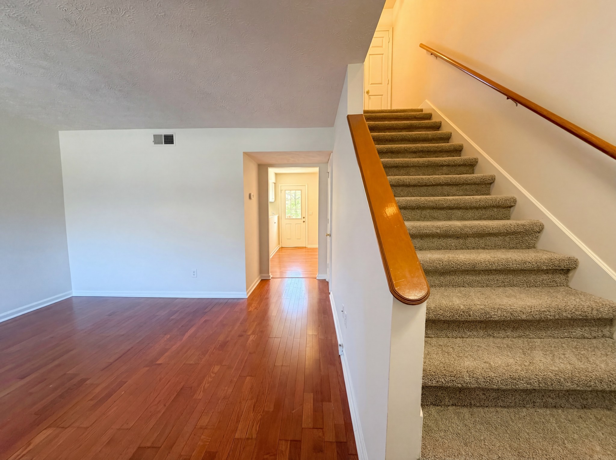 211 Thistle Ln Property Photo 8