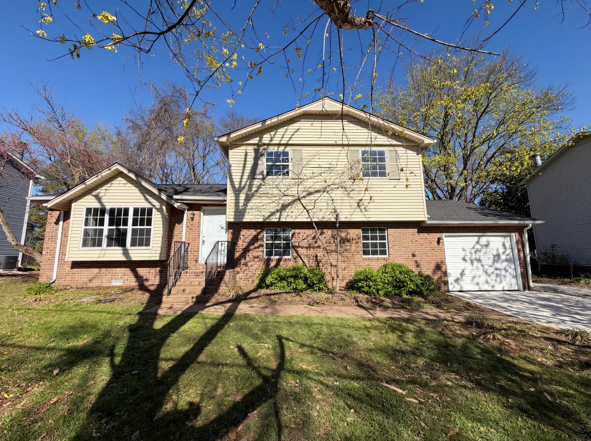 5148 Roxborough Dr