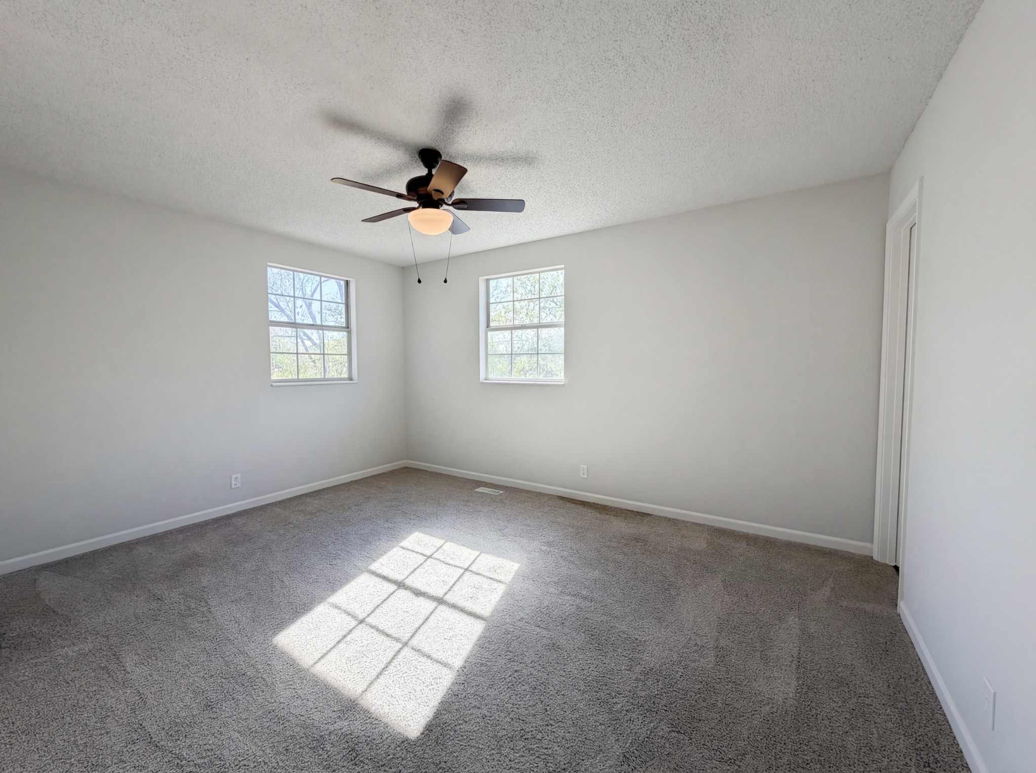 5148 Roxborough Dr Property Photo 5