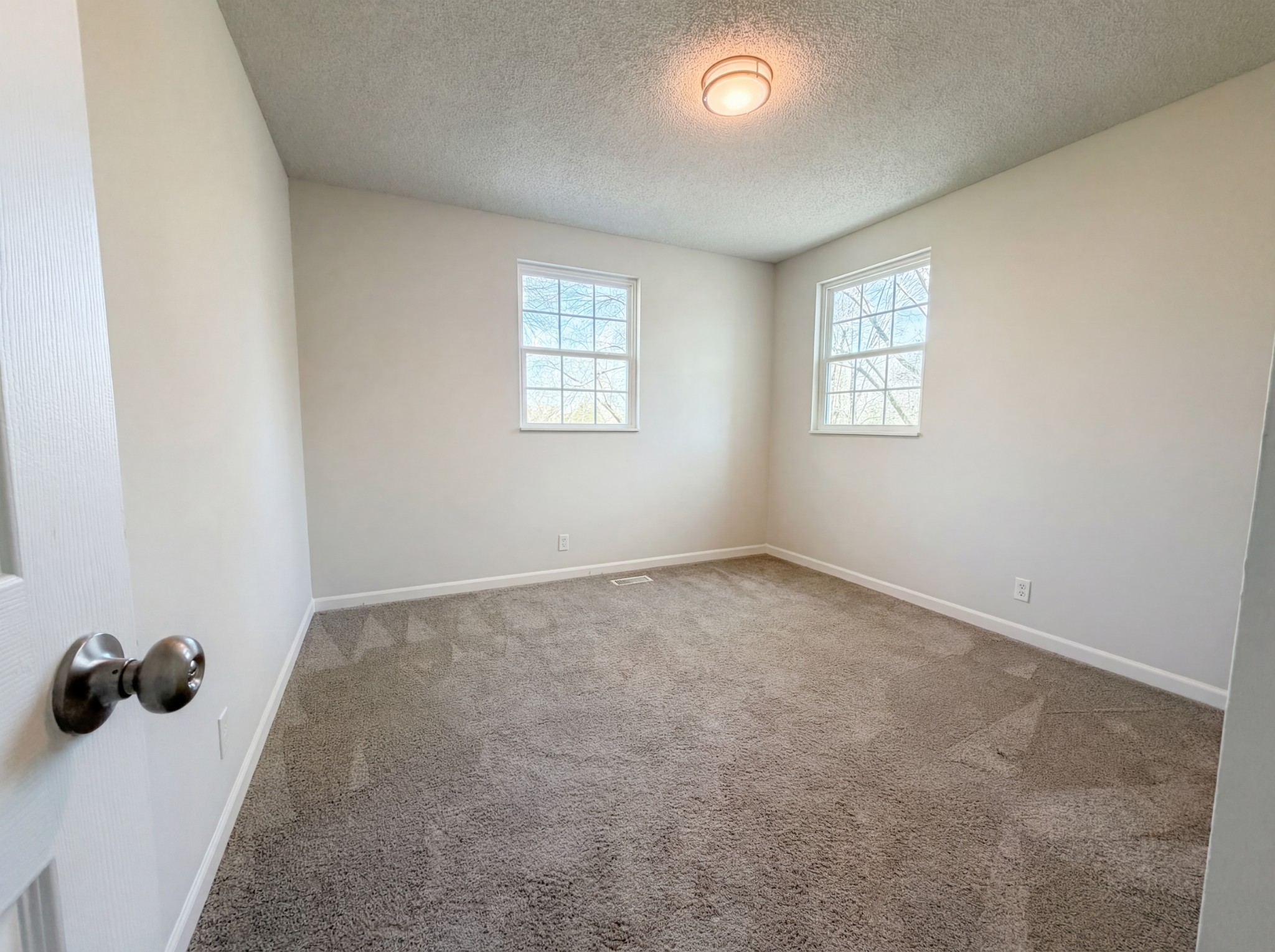 5148 Roxborough Dr Property Photo 8