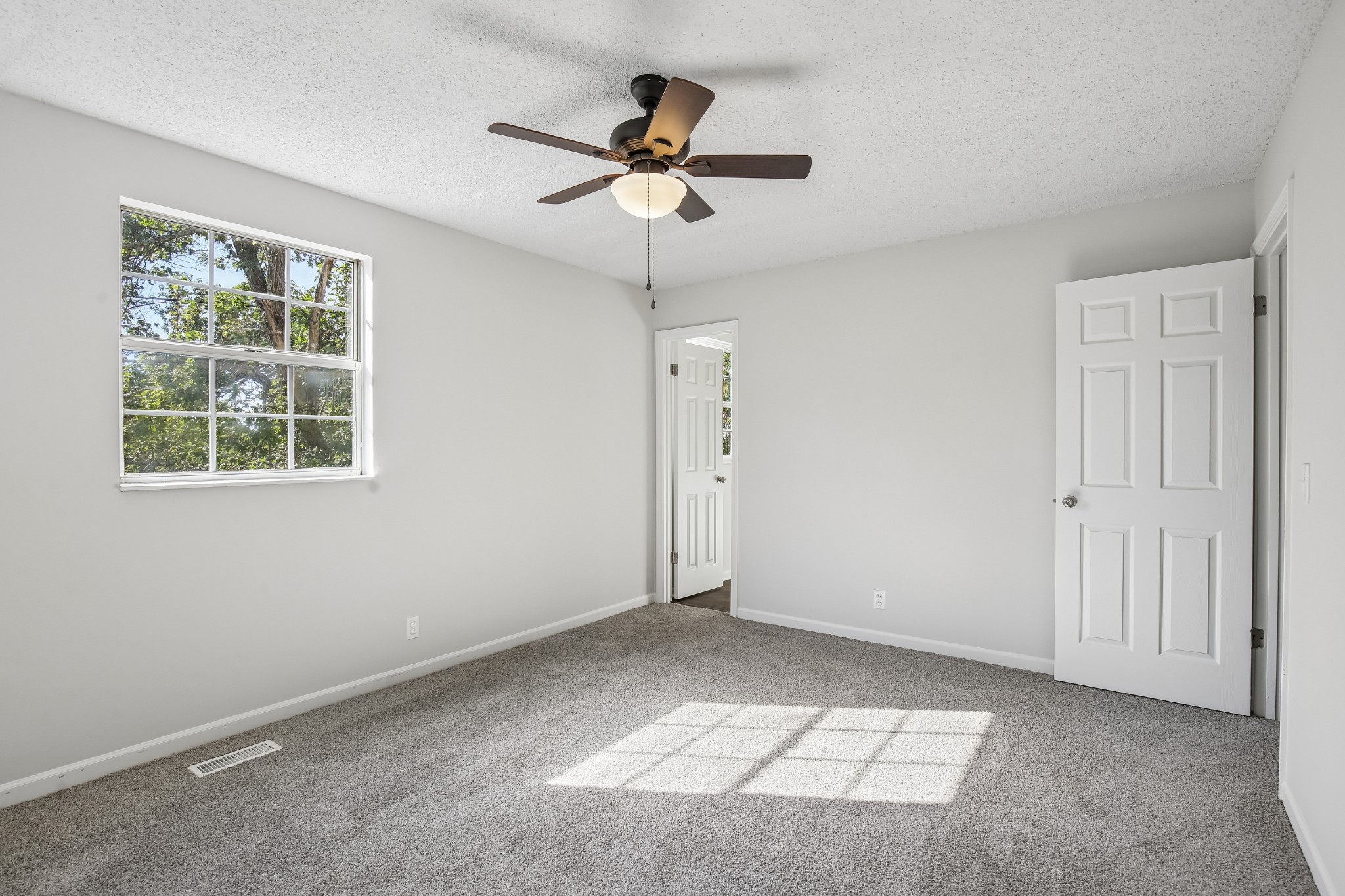5148 Roxborough Dr Property Photo 13