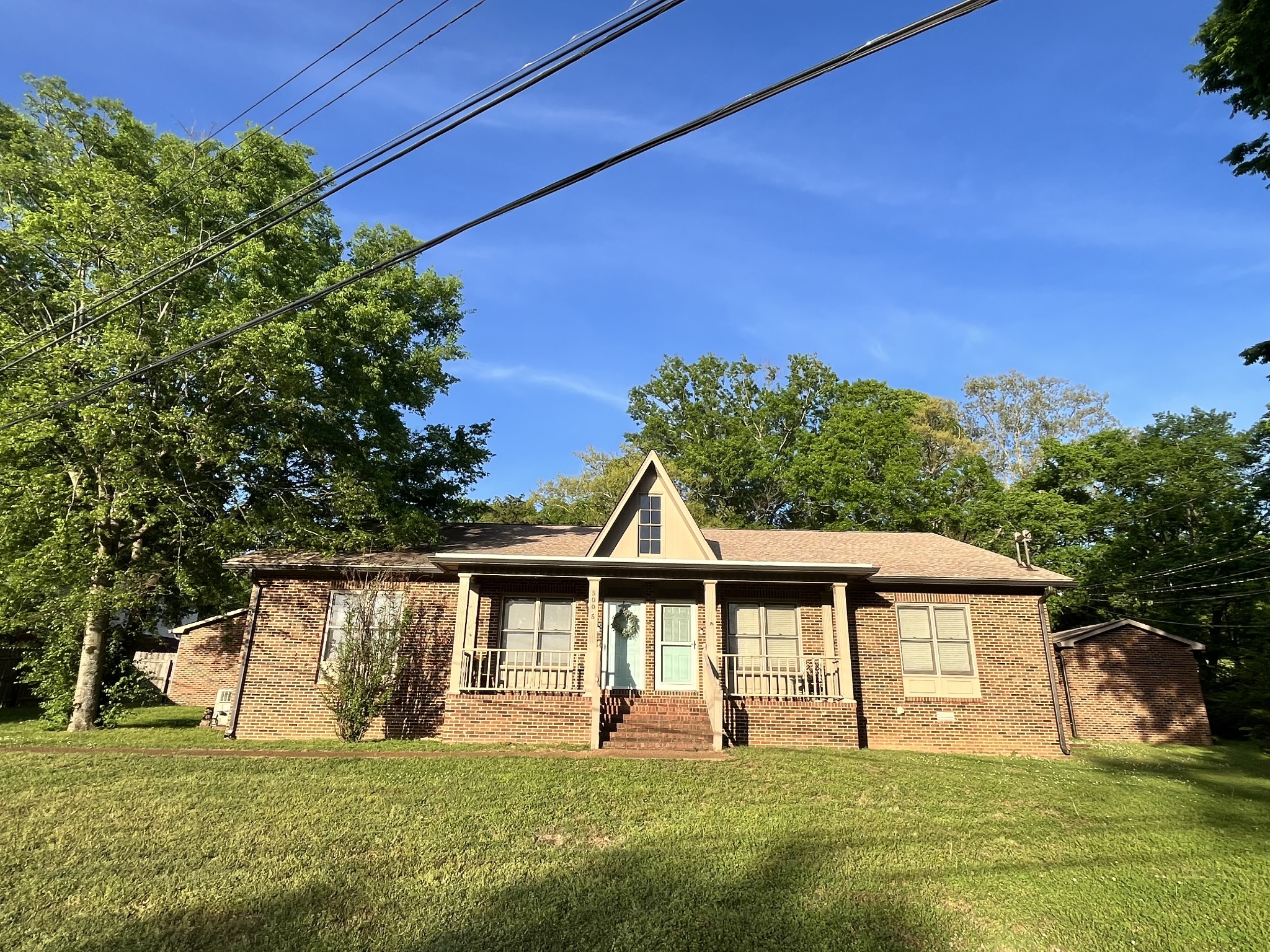 5001/2 Oakwood Dr Property Photo 1