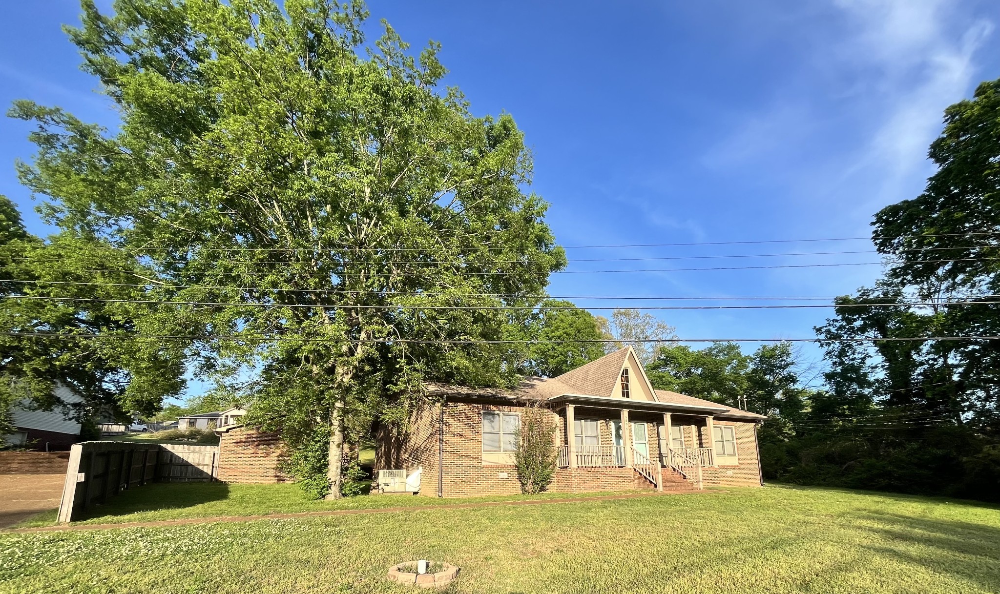 5001/2 Oakwood Dr Property Photo 2