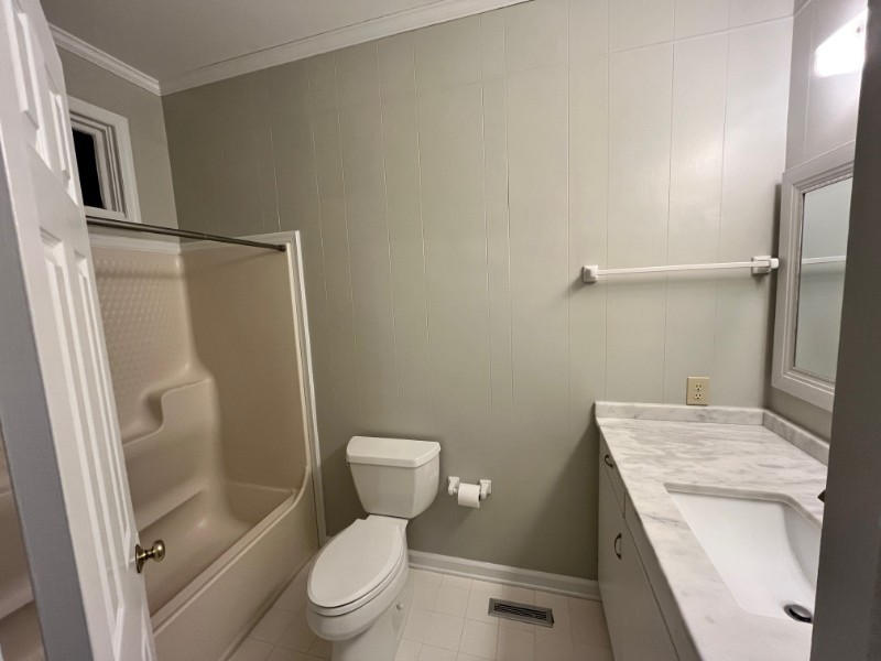 5001/2 Oakwood Dr Property Photo 9