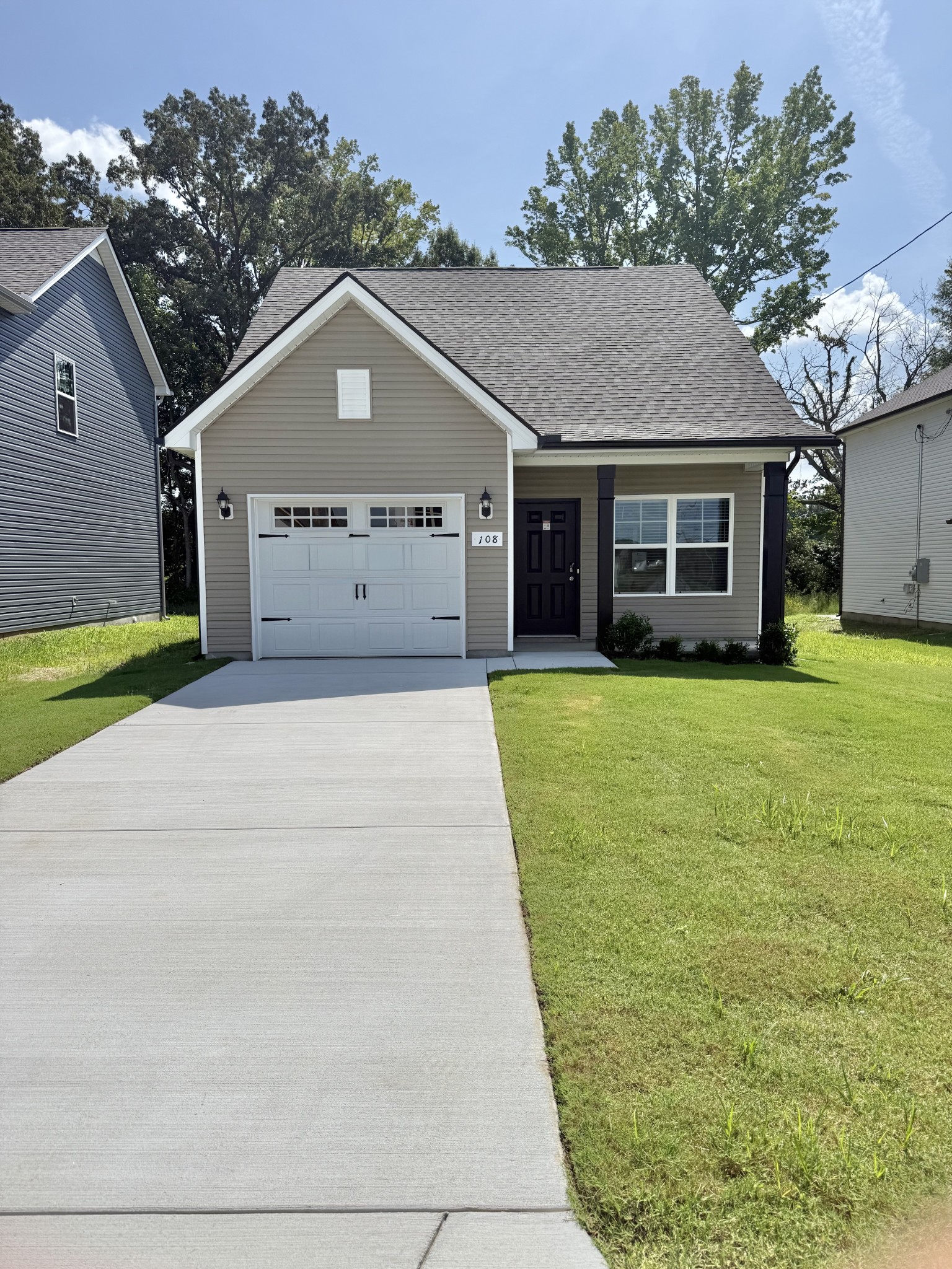 108 Stonehenge Circle Property Photo 1