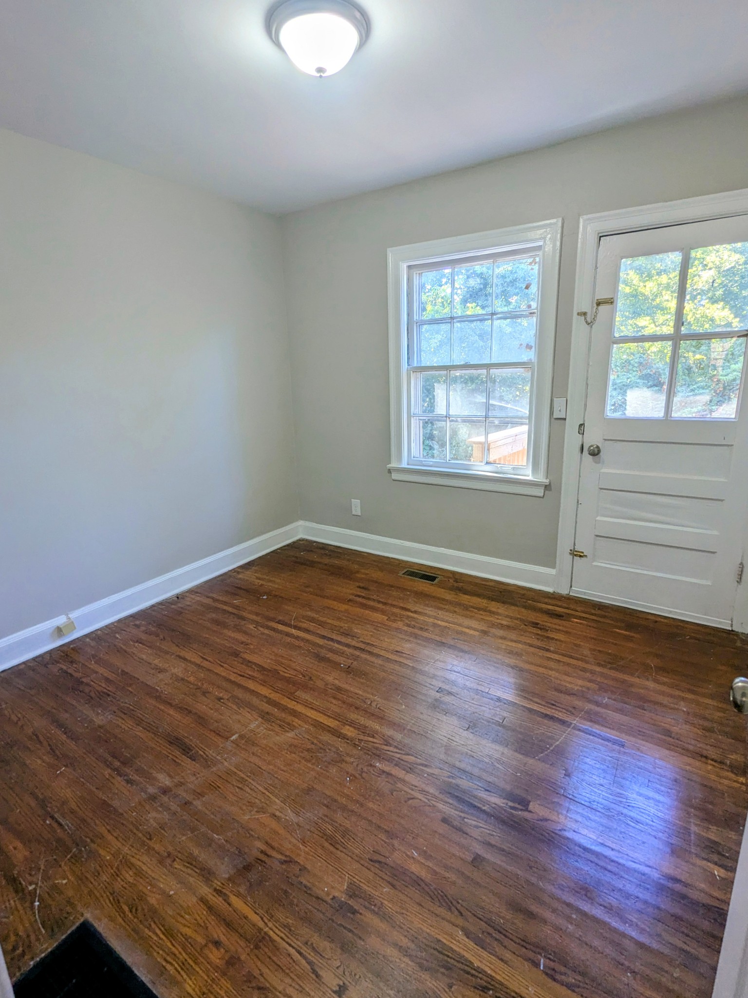 1606e Sharpe Ave Property Photo 5