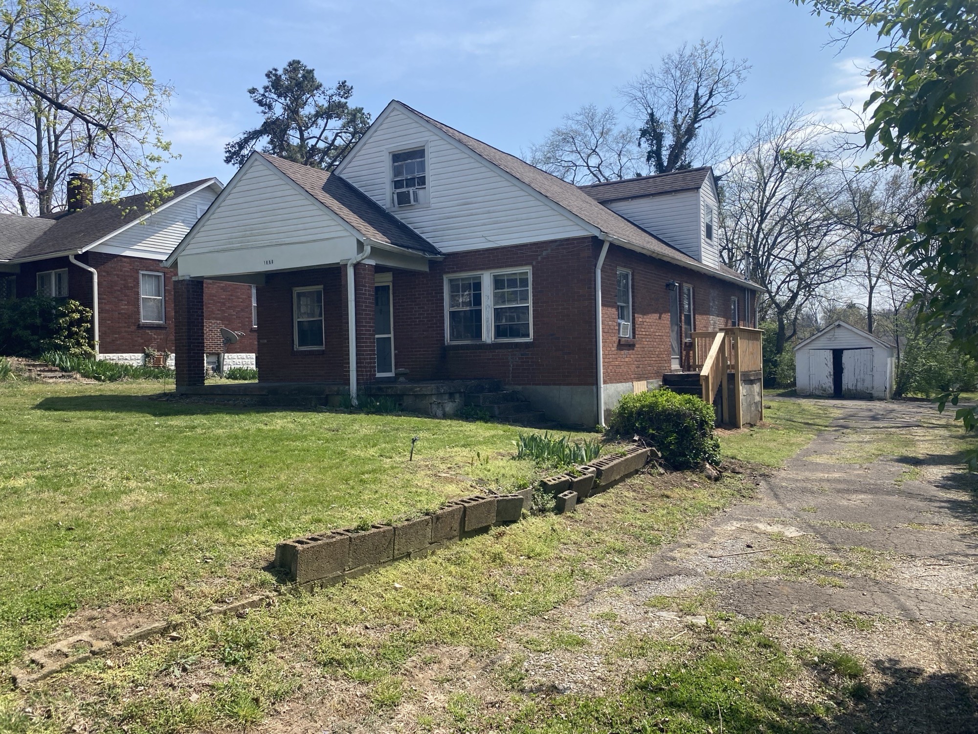 1606e Sharpe Ave Property Photo 16
