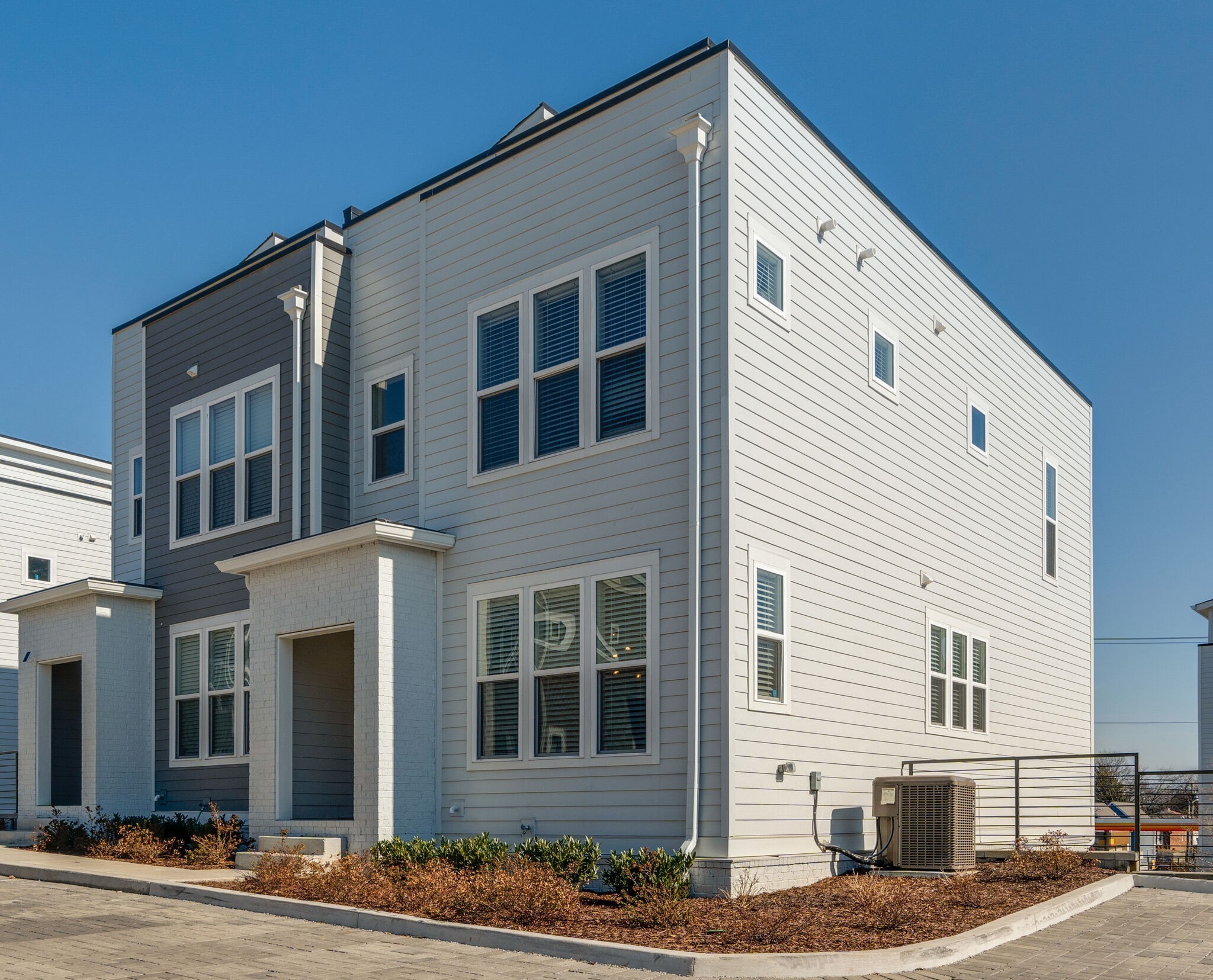 500 Creative Way Property Photo 3