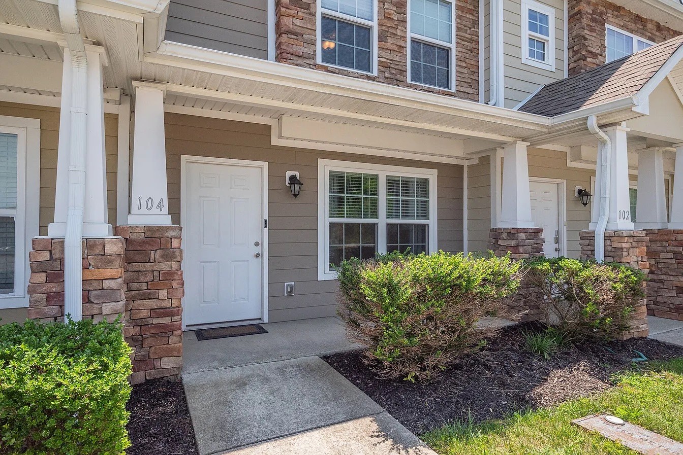 104 Cobblestone Place Dr Property Photo 2
