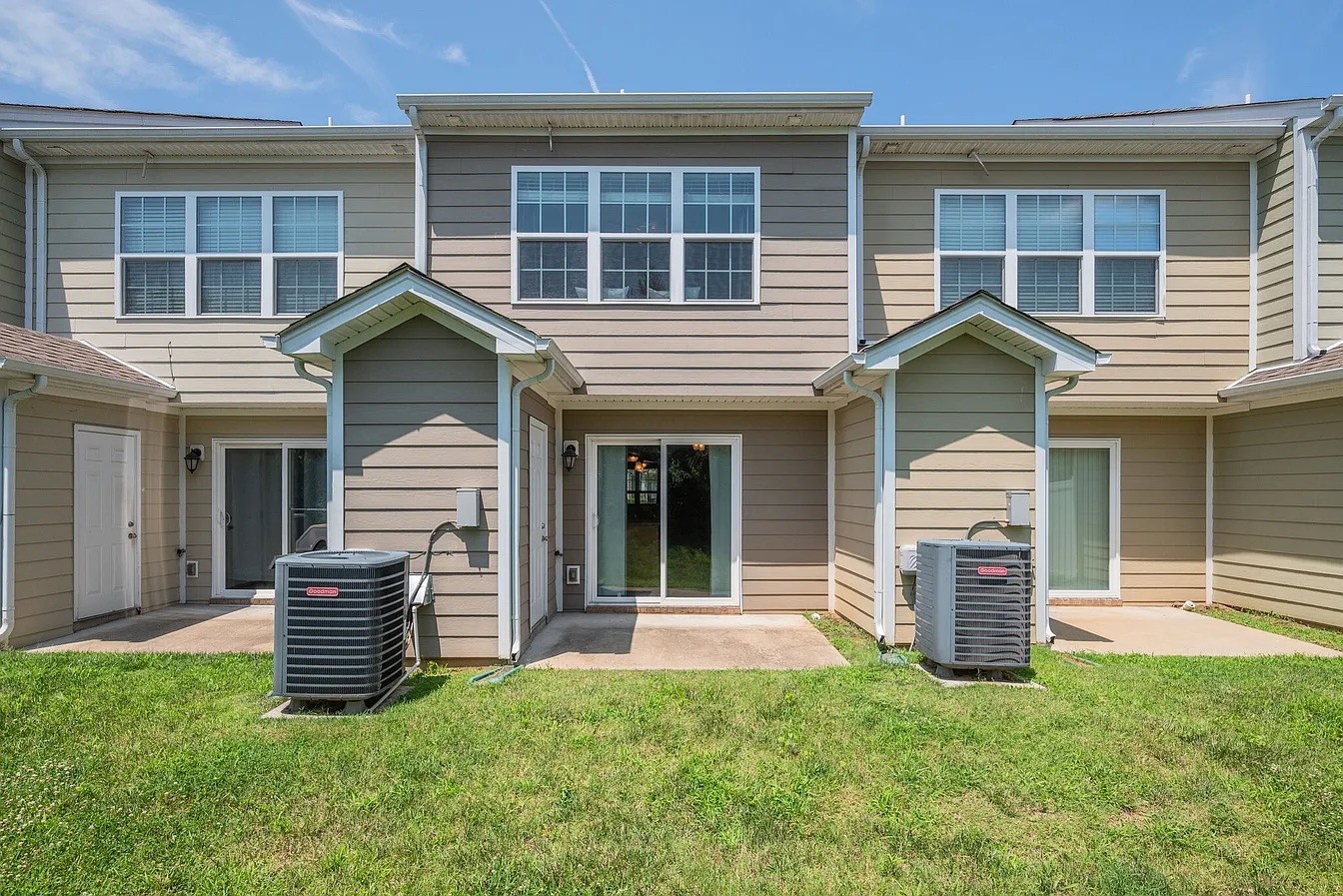 104 Cobblestone Place Dr Property Photo 3