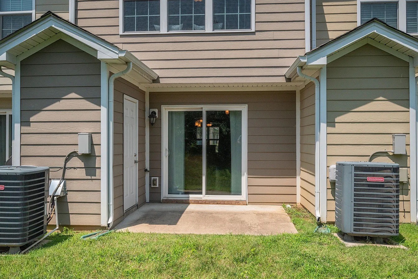 104 Cobblestone Place Dr Property Photo 4