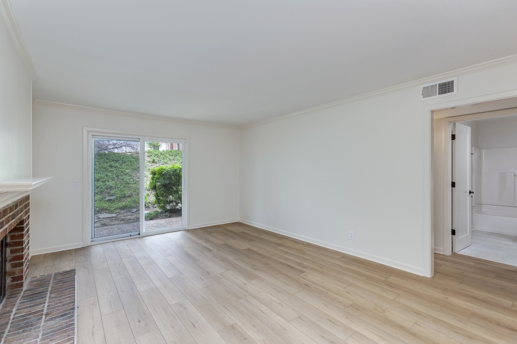 2116 Hobbs Rd Property Photo 4