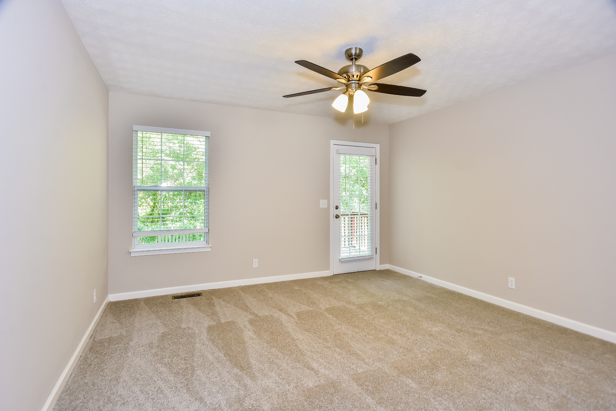 649 Laramie Dr Property Photo 10