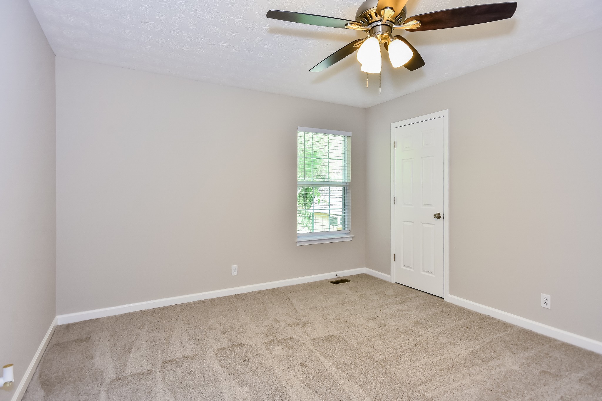 649 Laramie Dr Property Photo 13