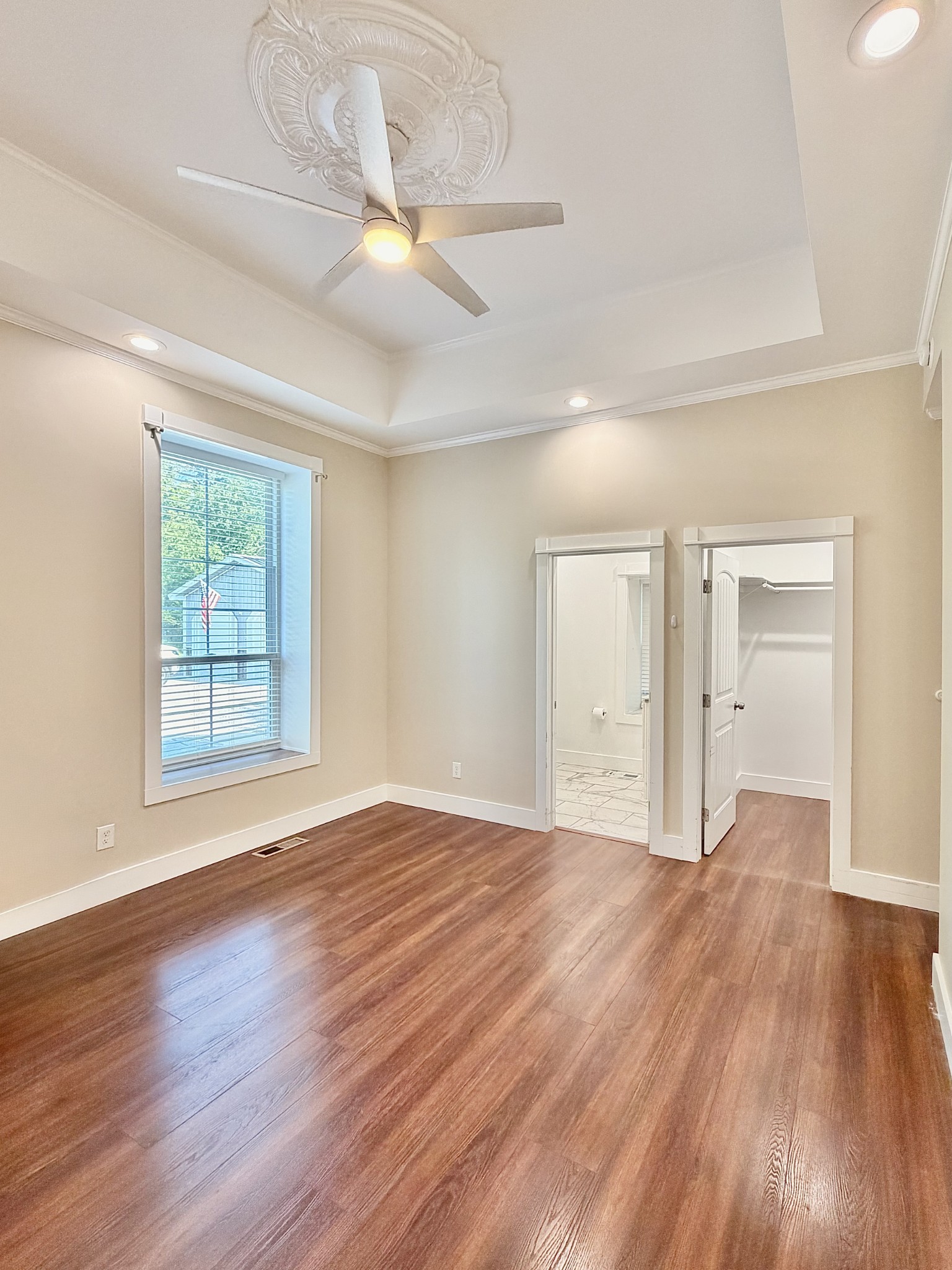 525 E Washington St Property Photo 19