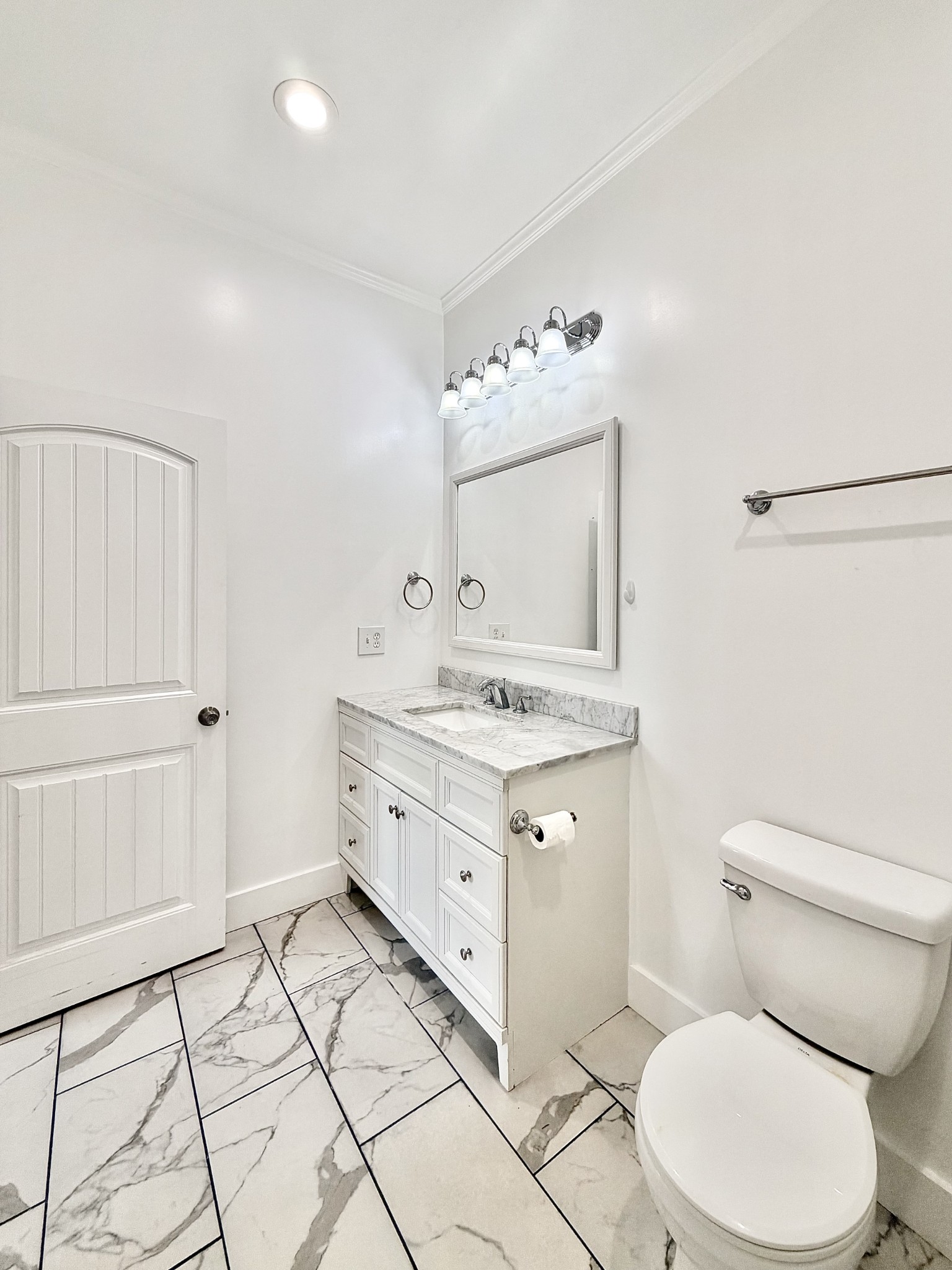 525 E Washington St Property Photo 29