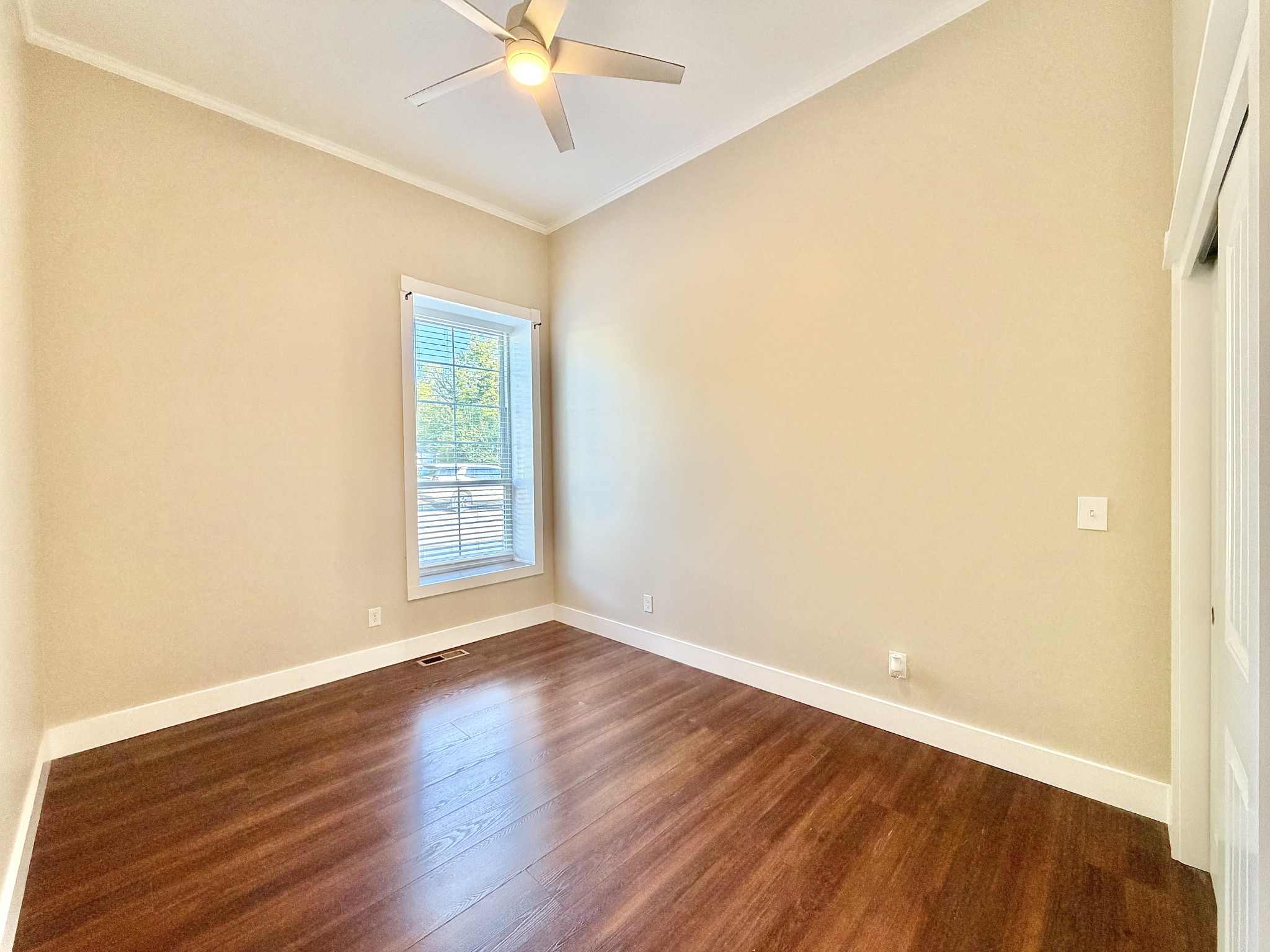 525 E Washington St Property Photo 31