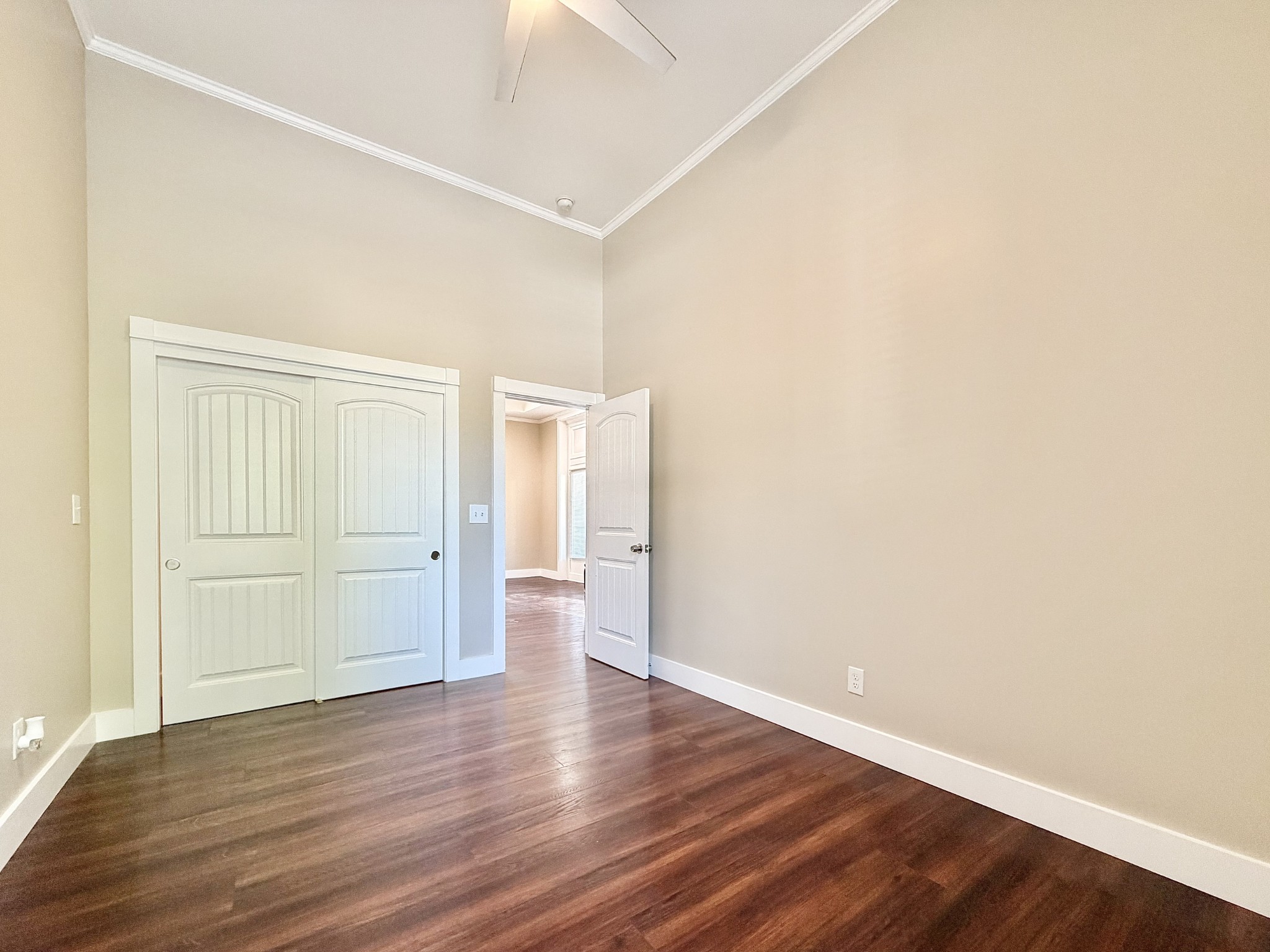 525 E Washington St Property Photo 32