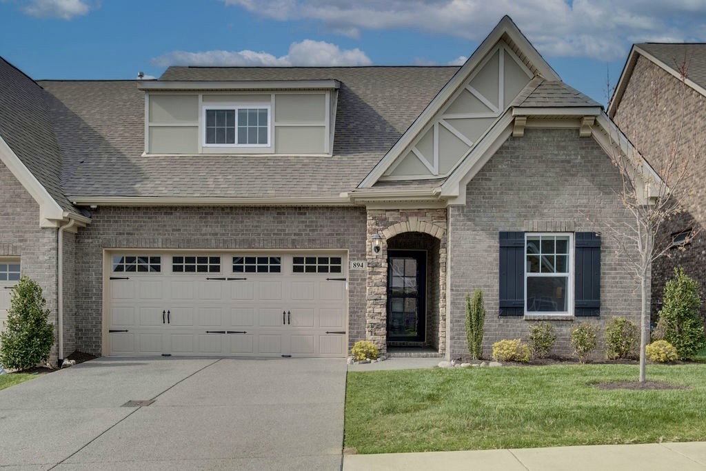 894 Meadowcrest Way Property Photo 4