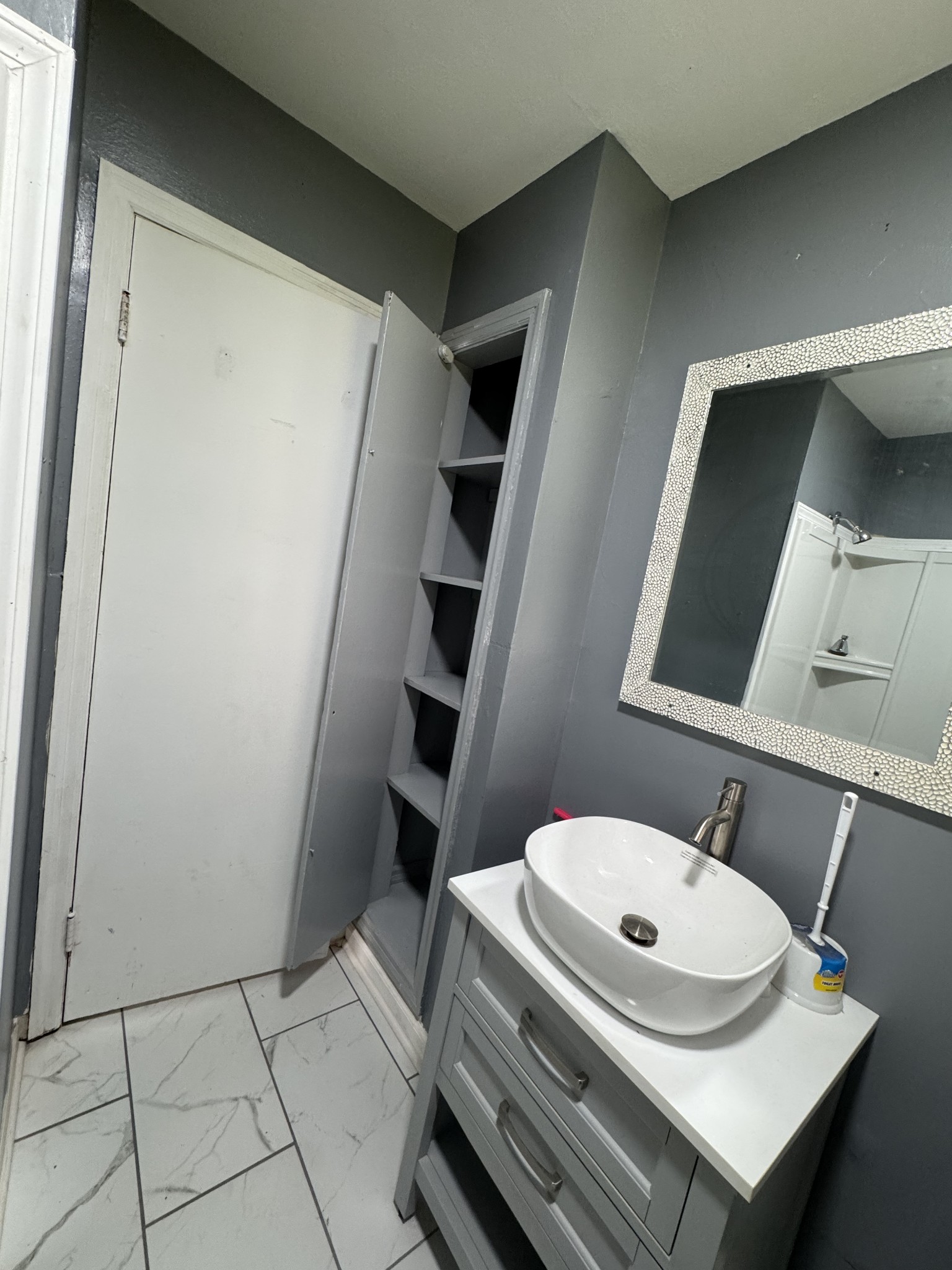 402 E Locust St Property Photo 18