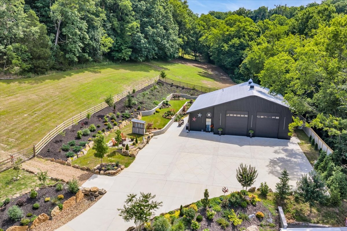 2896 Fly Rd Property Photo 4