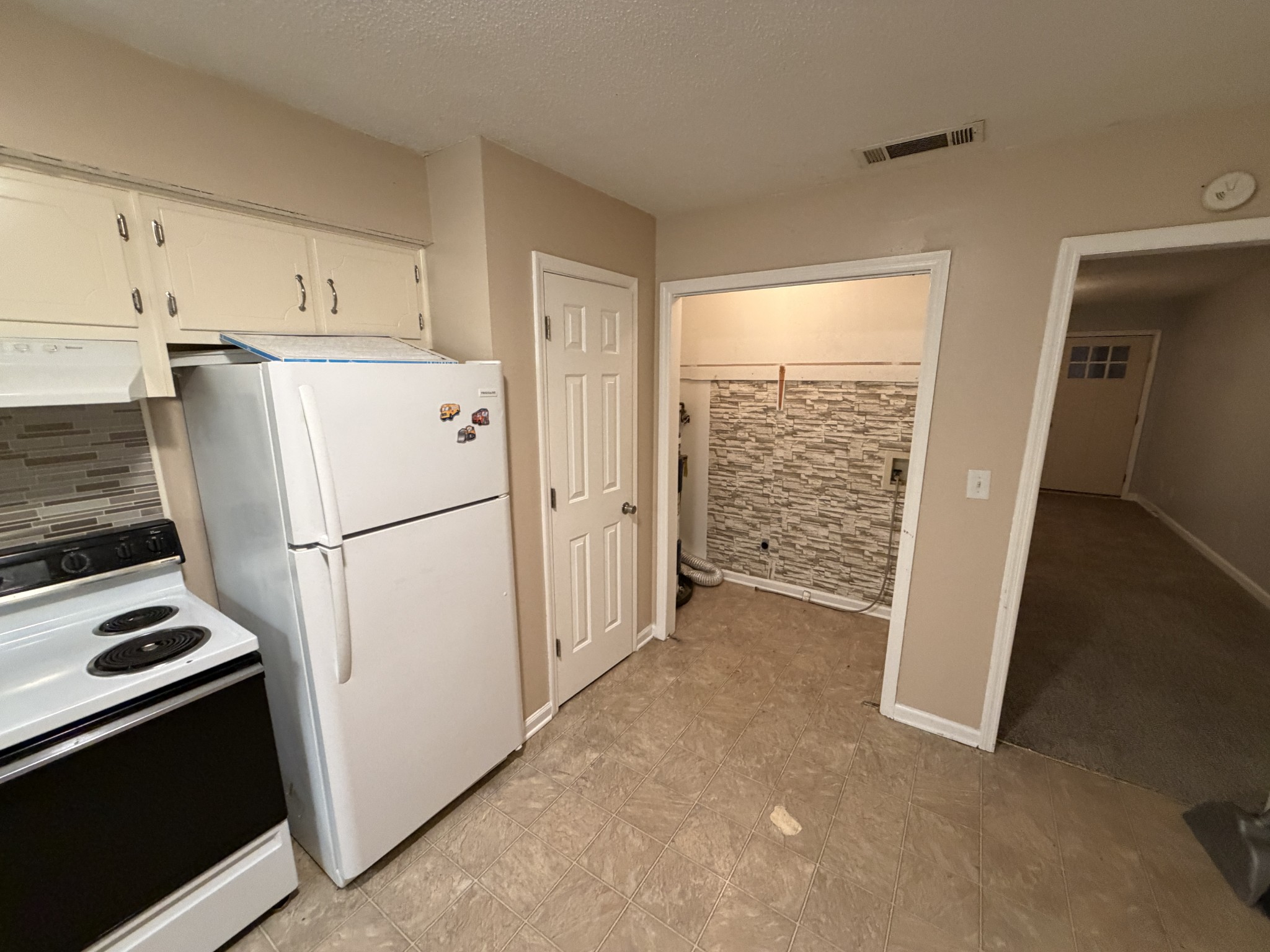 1817 Daisy Ct Property Photo 3