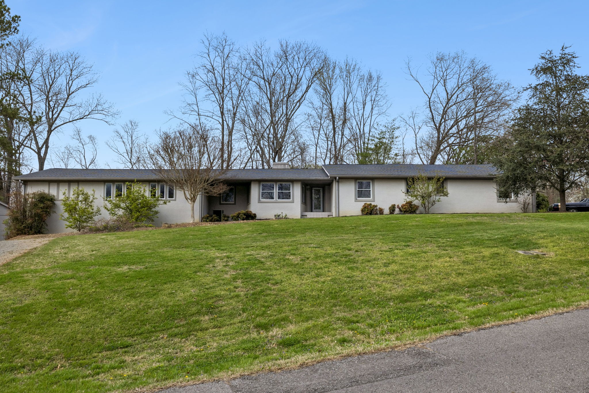 558 Chesterfield Dr Property Photo 1