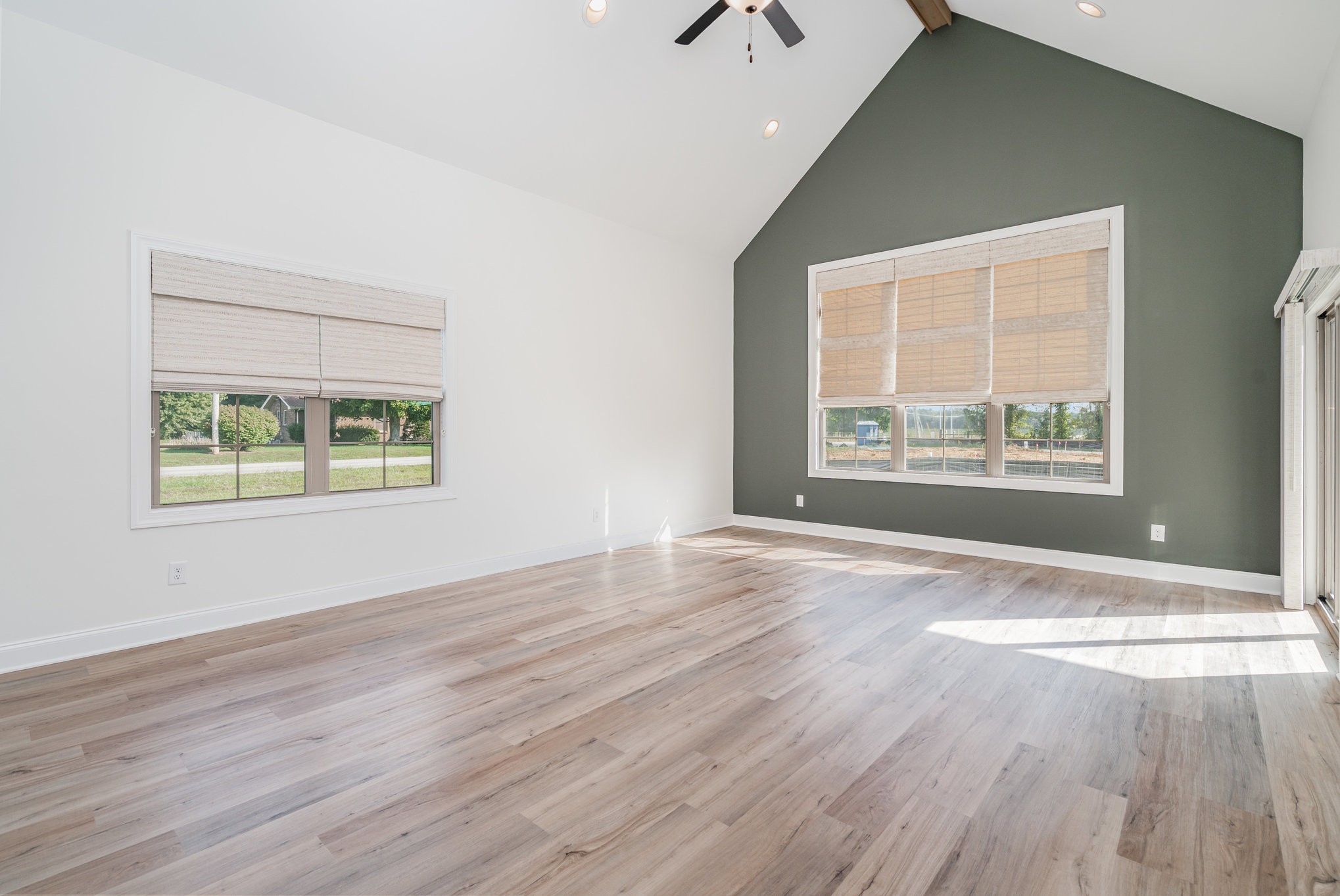 412 W Foxrun Property Photo 4