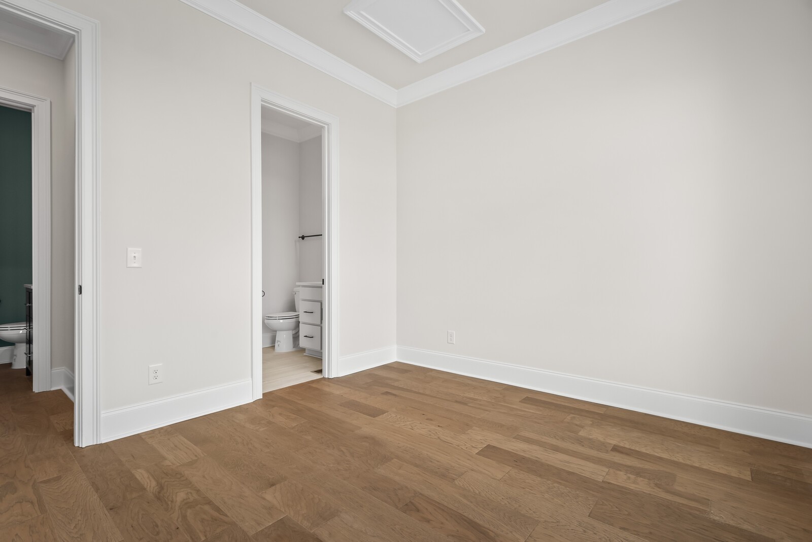 7300 Woodwick Dr Property Photo 8