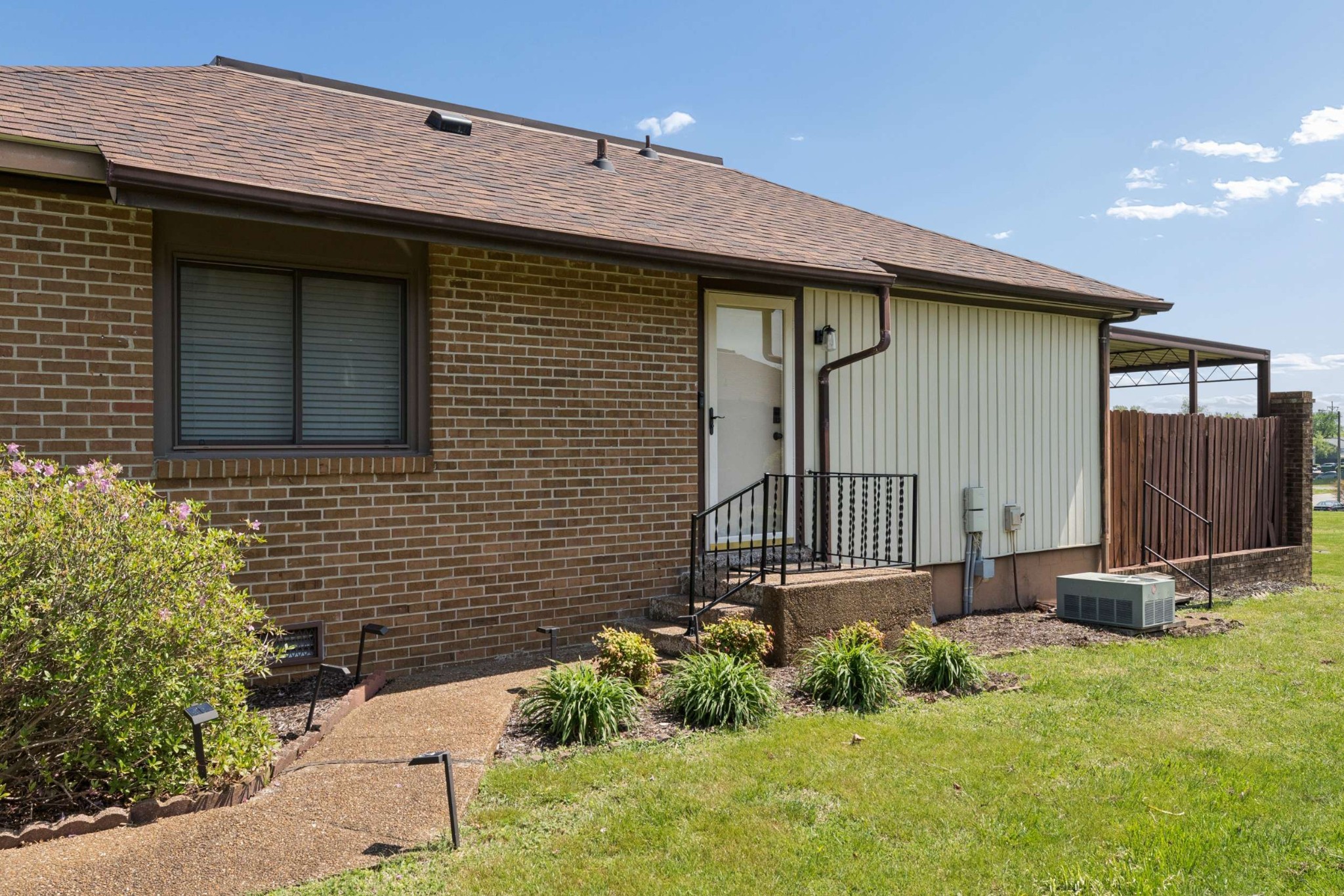 1035 Heritage Dr Property Photo 1