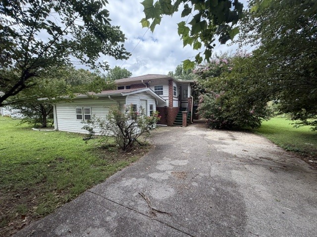 1031 College Ave Property Photo 1