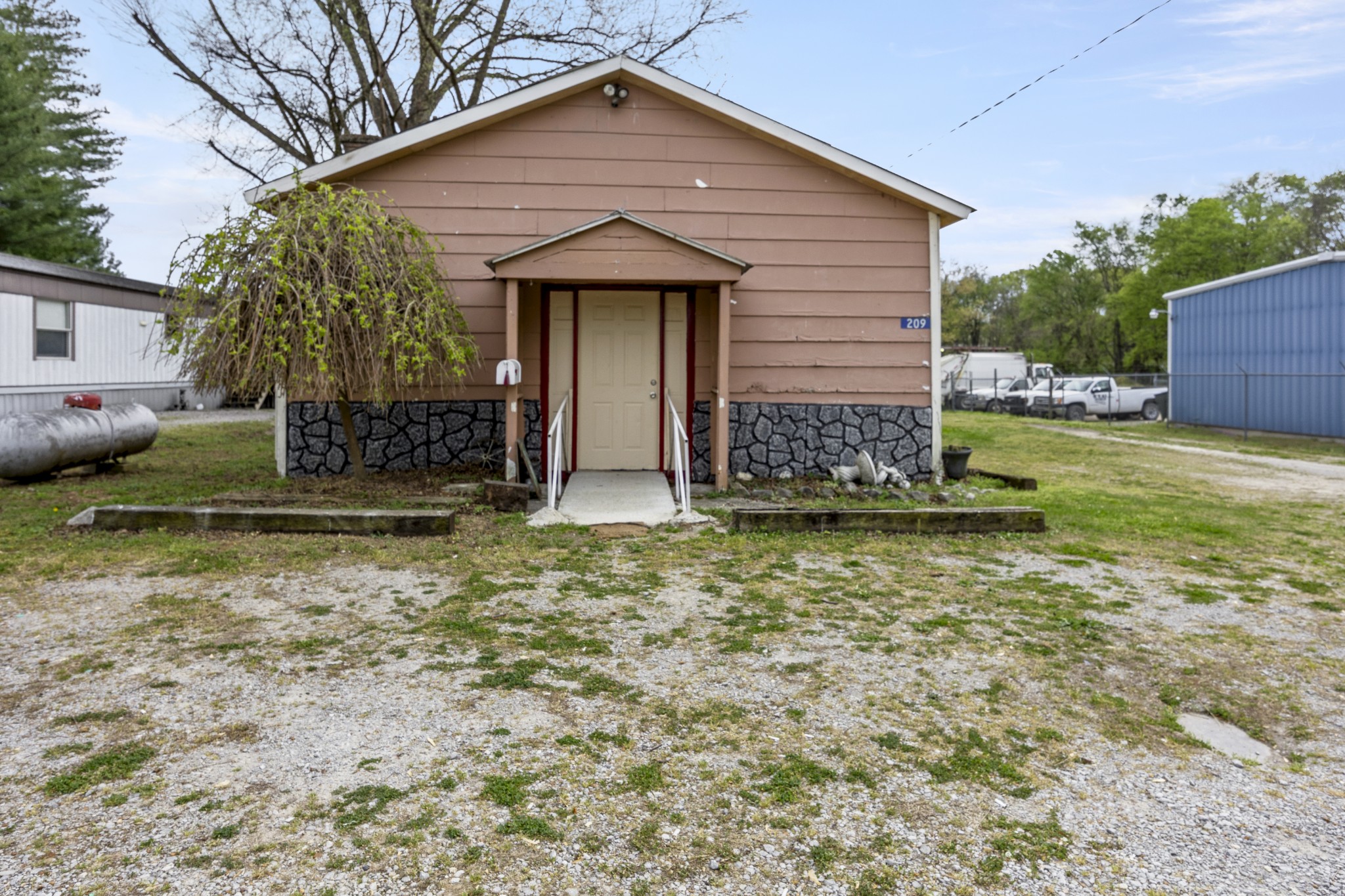 209 Hodges St, N Property Photo 1
