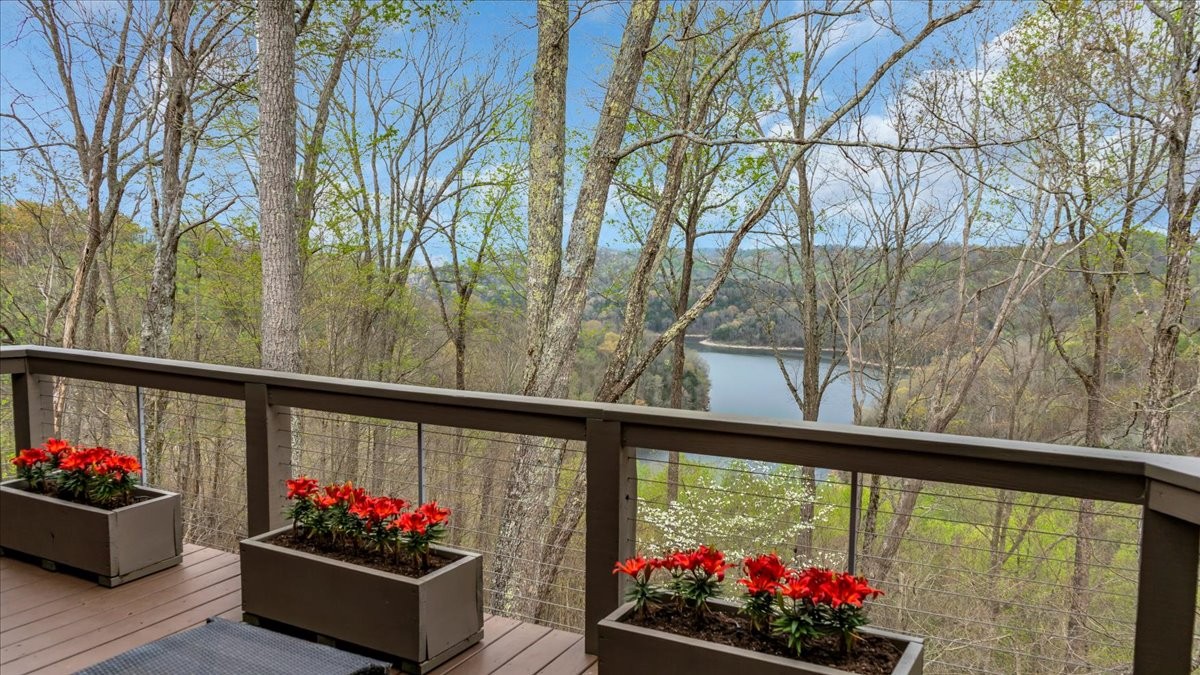 8581 Silver View Ln Property Photo 1