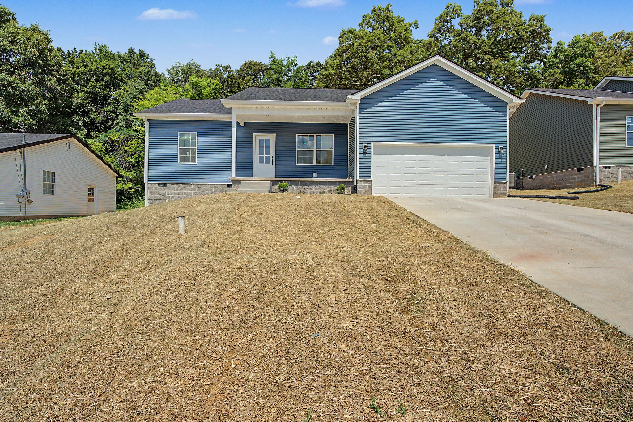 318 Pine Hill Dr Property Photo 1