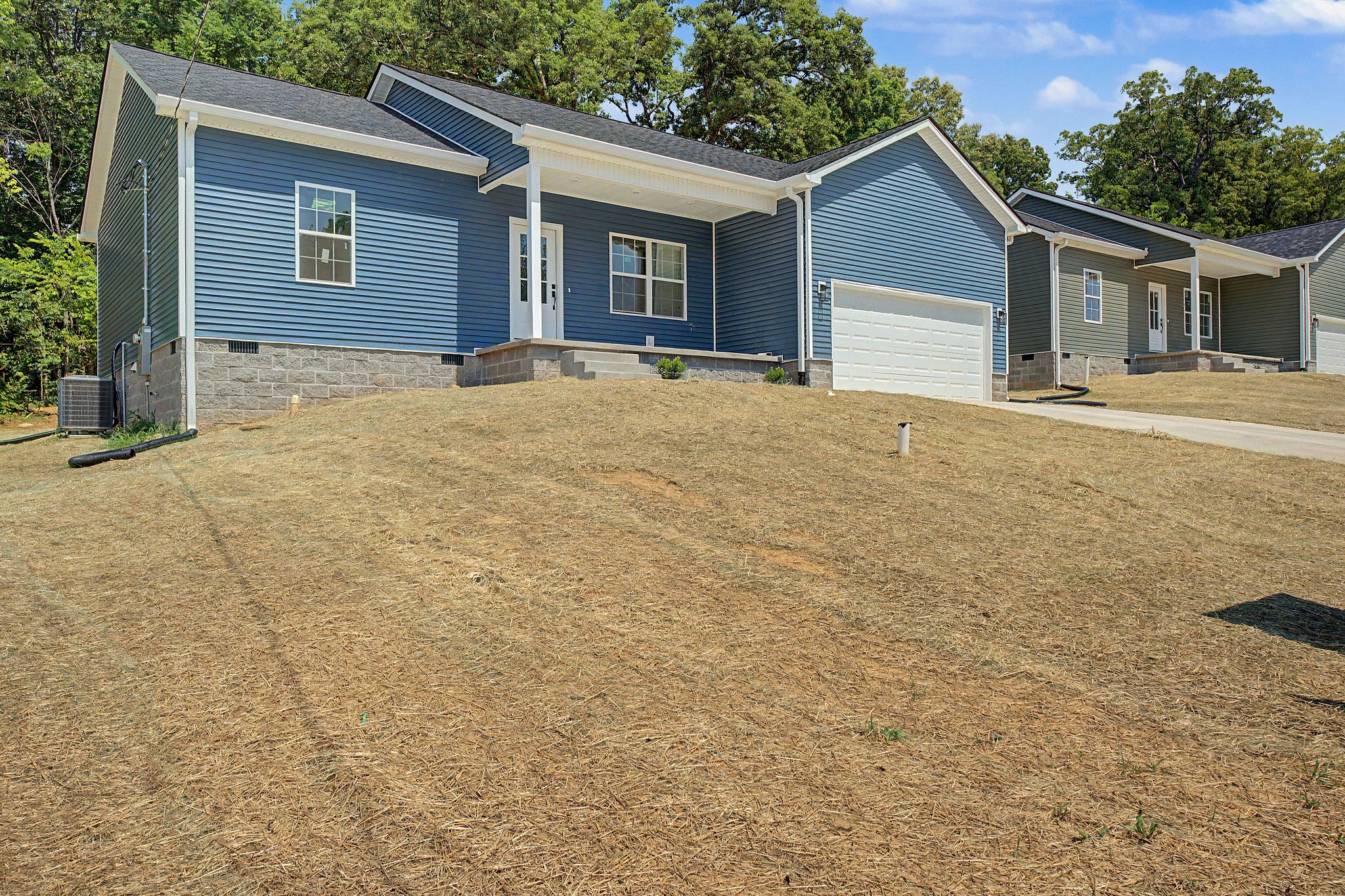 318 Pine Hill Dr Property Photo 2