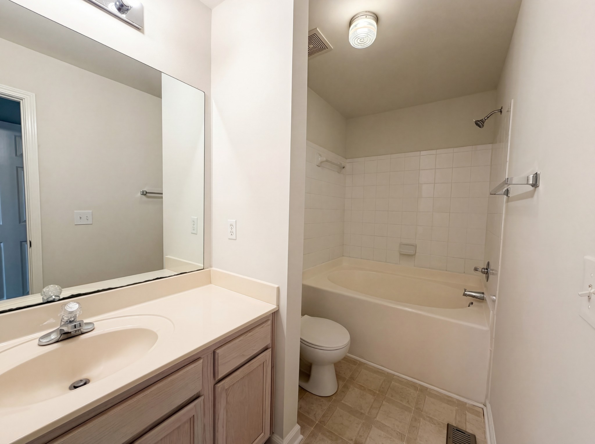 403 Heath Pl Property Photo 6