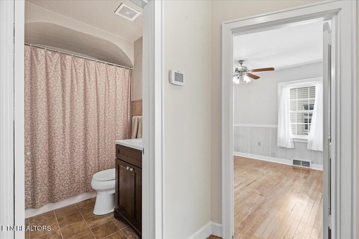2445 Kennington Rd Property Photo 5