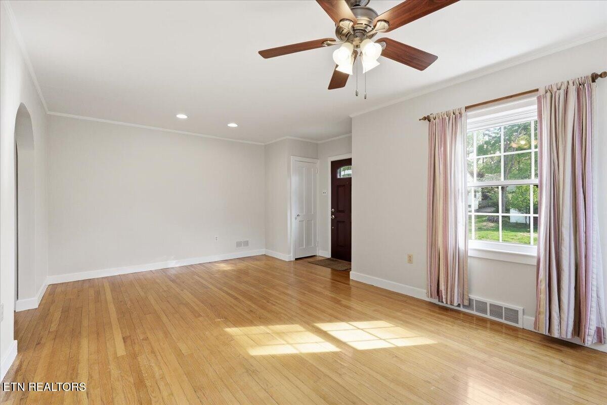 2445 Kennington Rd Property Photo 9