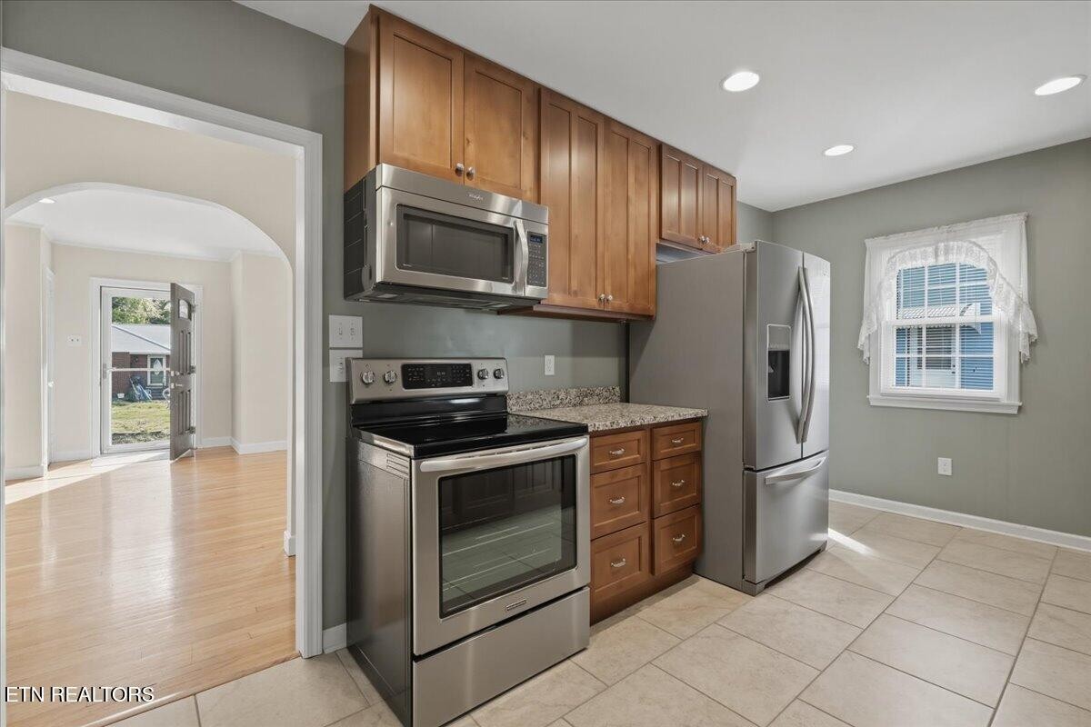 2445 Kennington Rd Property Photo 11