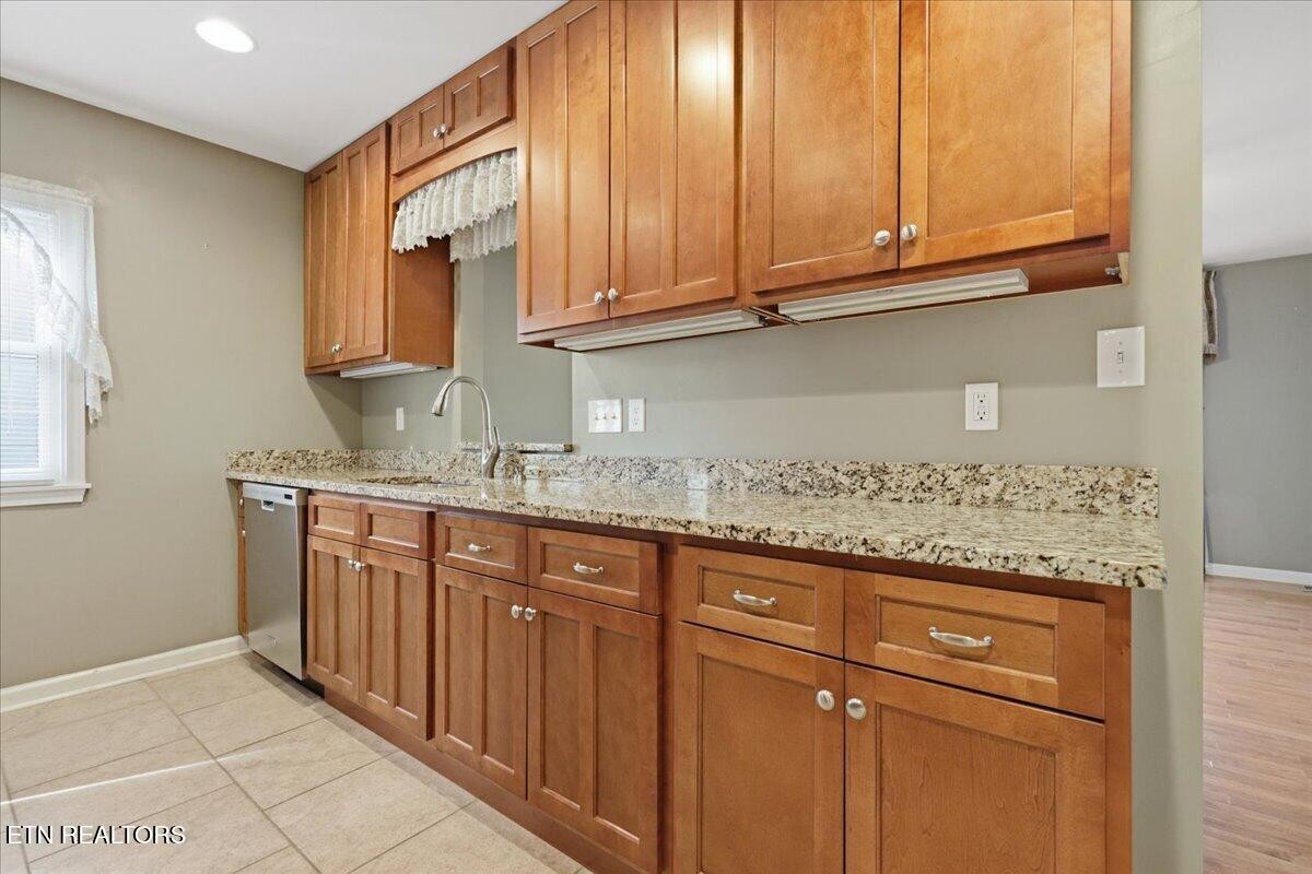 2445 Kennington Rd Property Photo 12