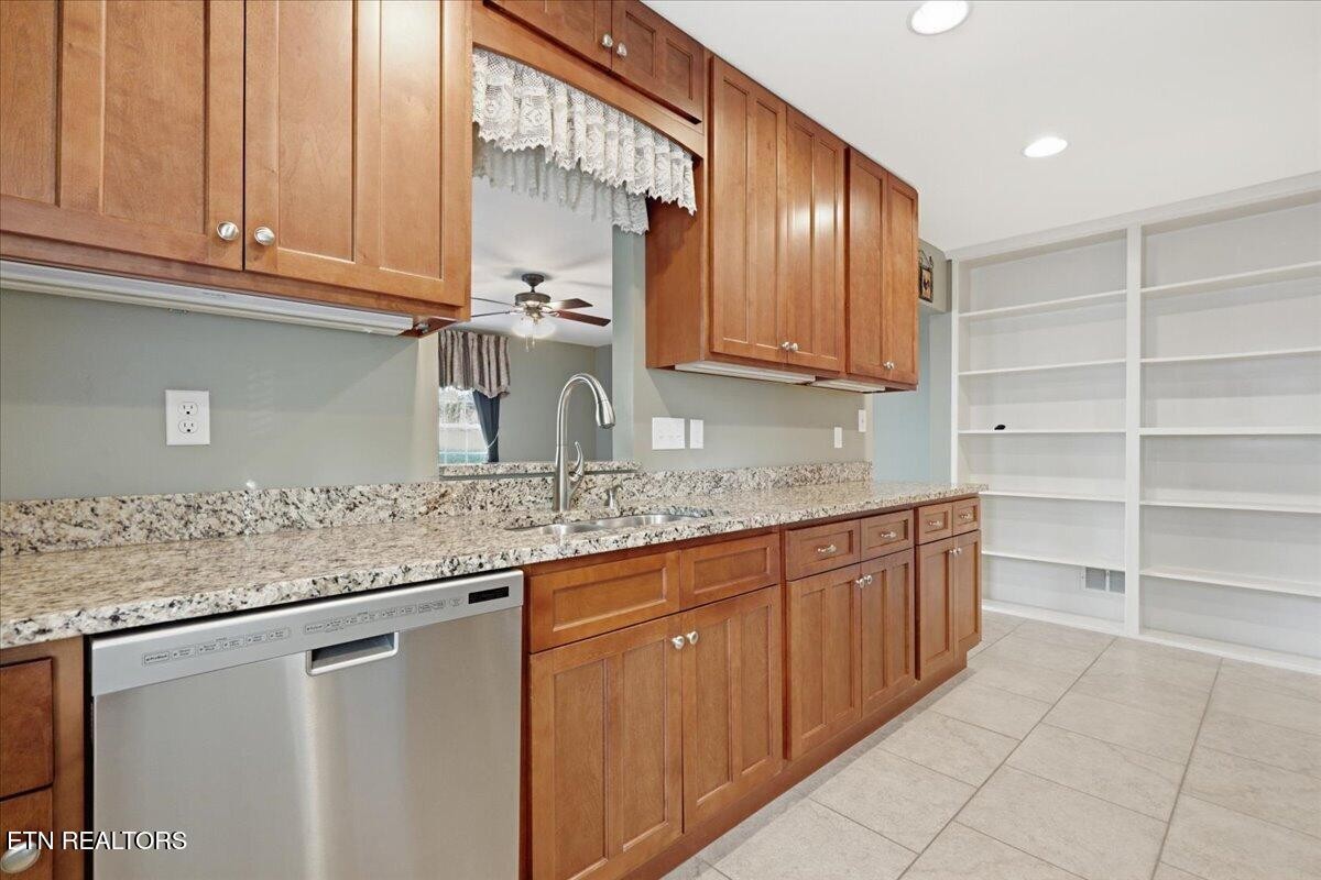 2445 Kennington Rd Property Photo 13