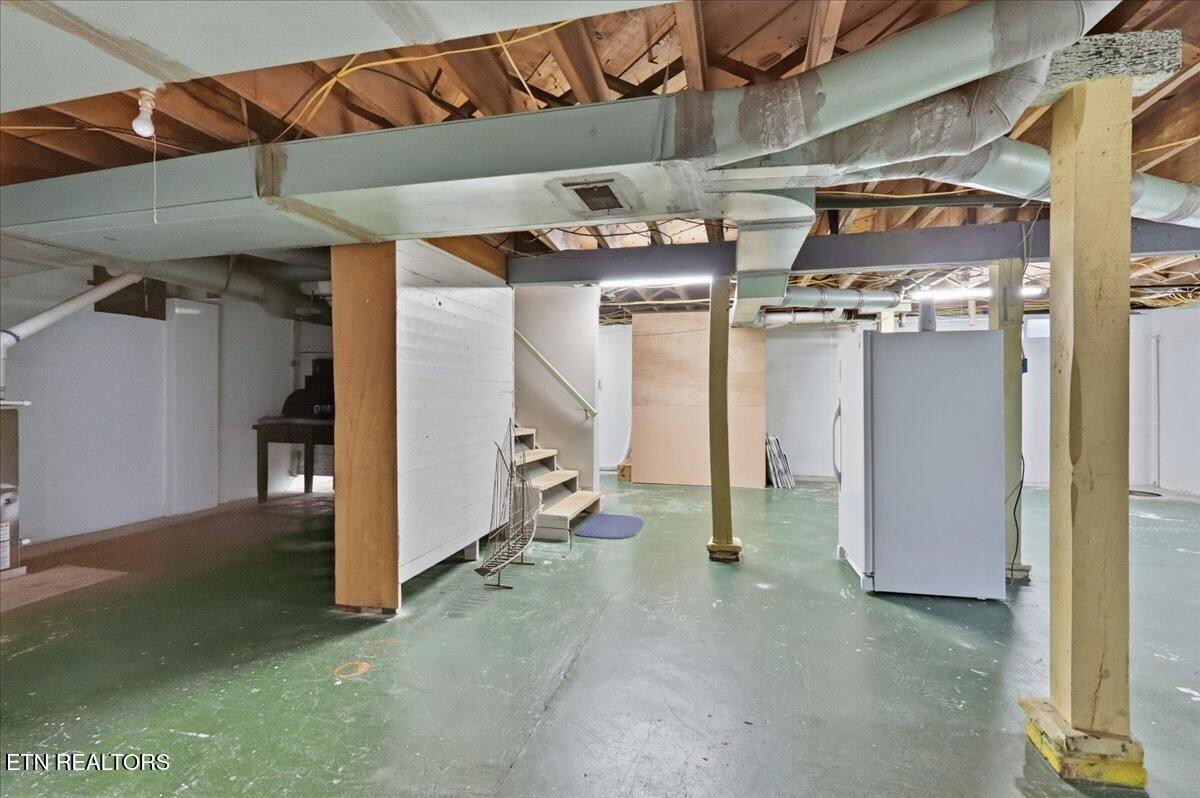 2445 Kennington Rd Property Photo 28