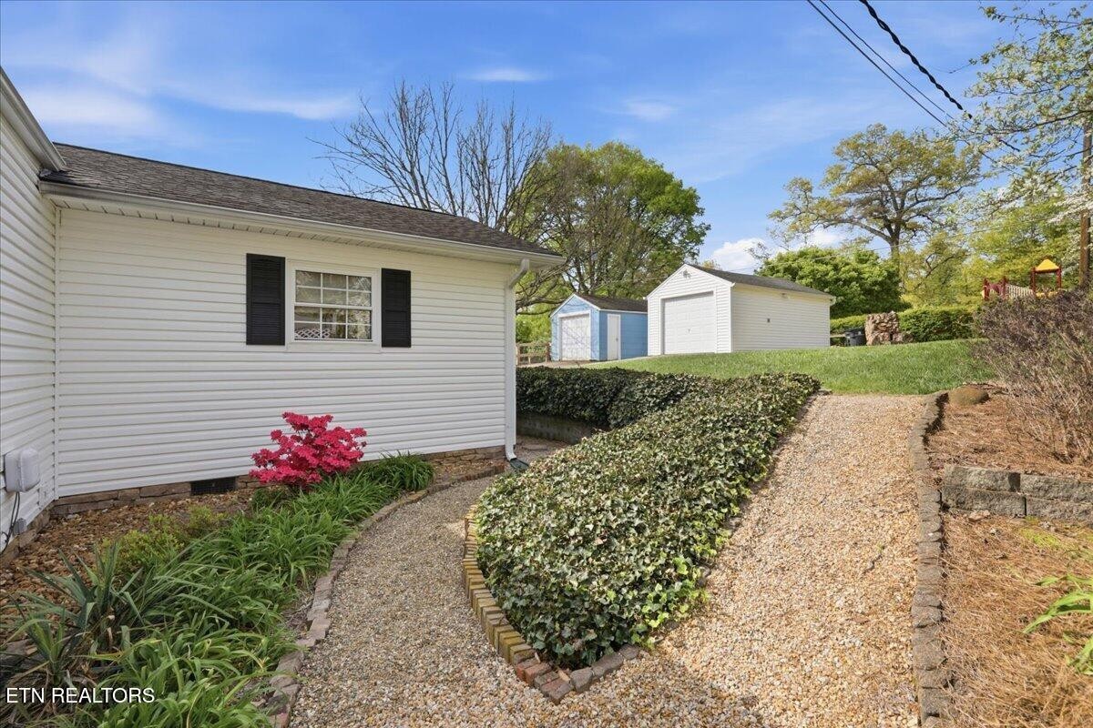 2445 Kennington Rd Property Photo 33