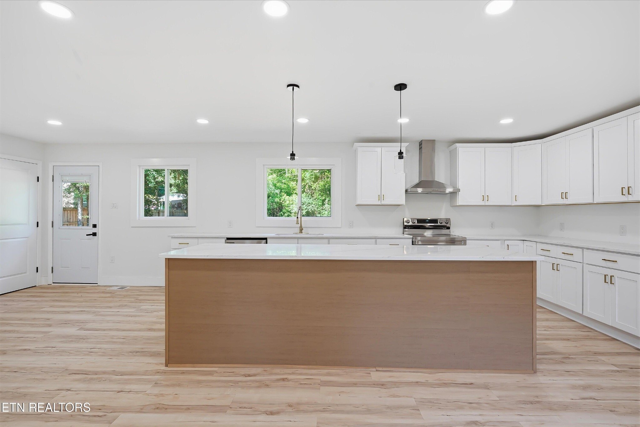 1717 Polkwright Lane Property Photo 8