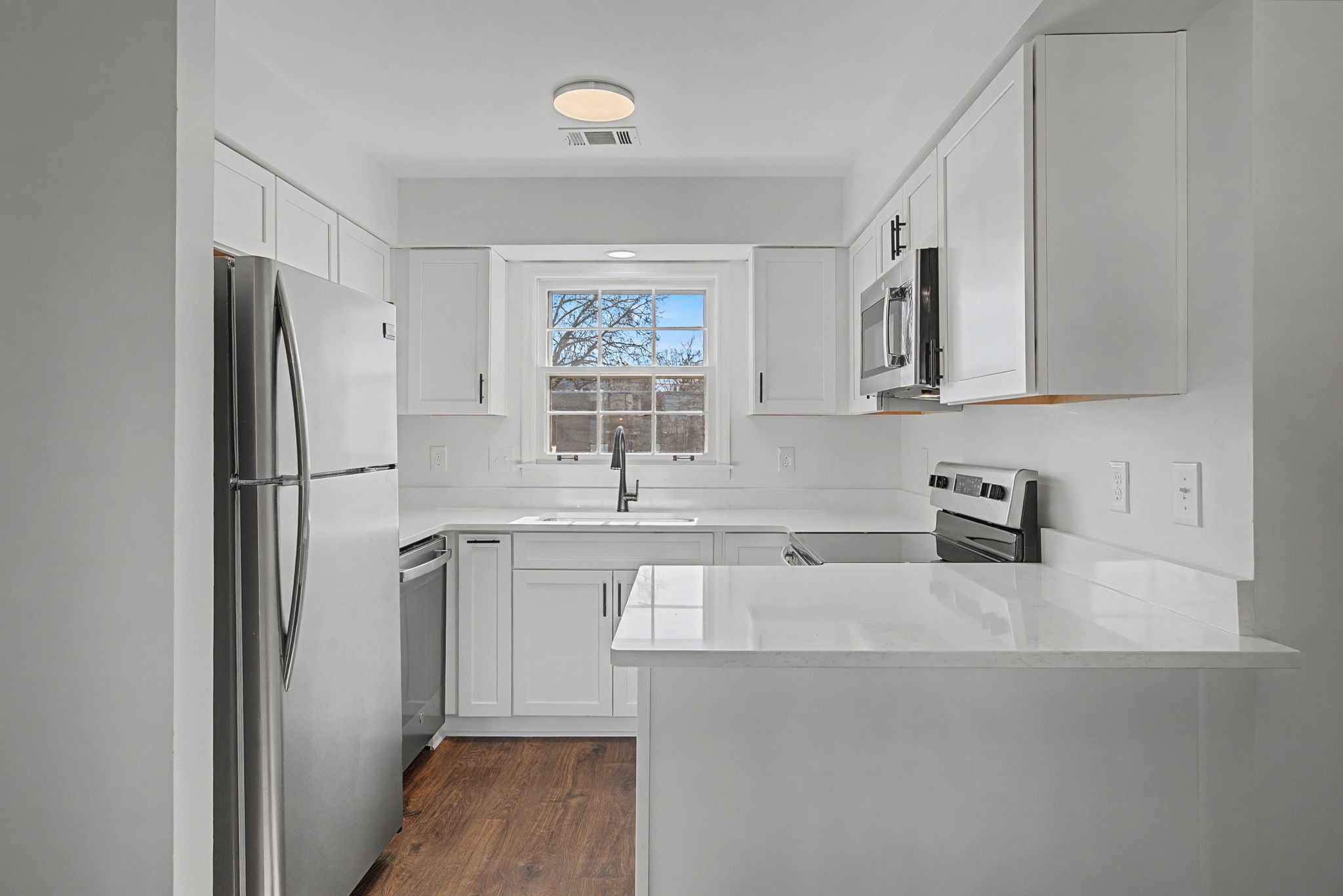 2135 Acklen Ave Property Photo 1