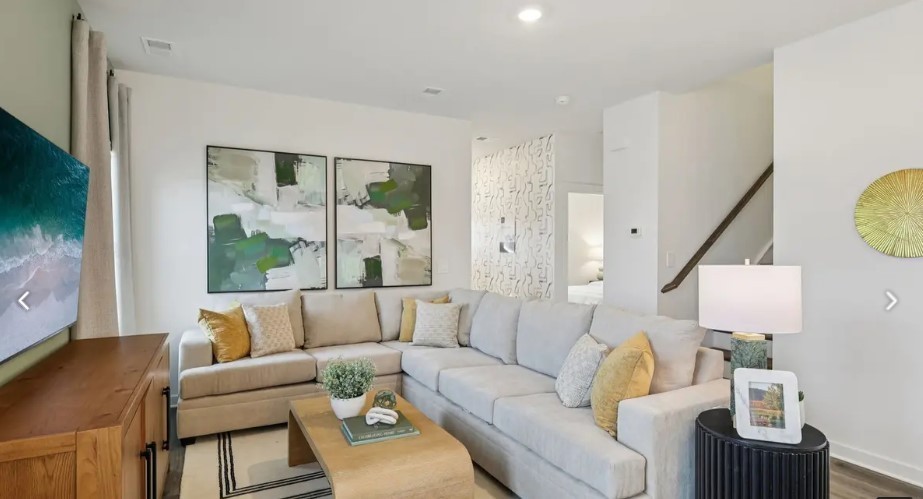 421 Briar Alley Property Photo 3
